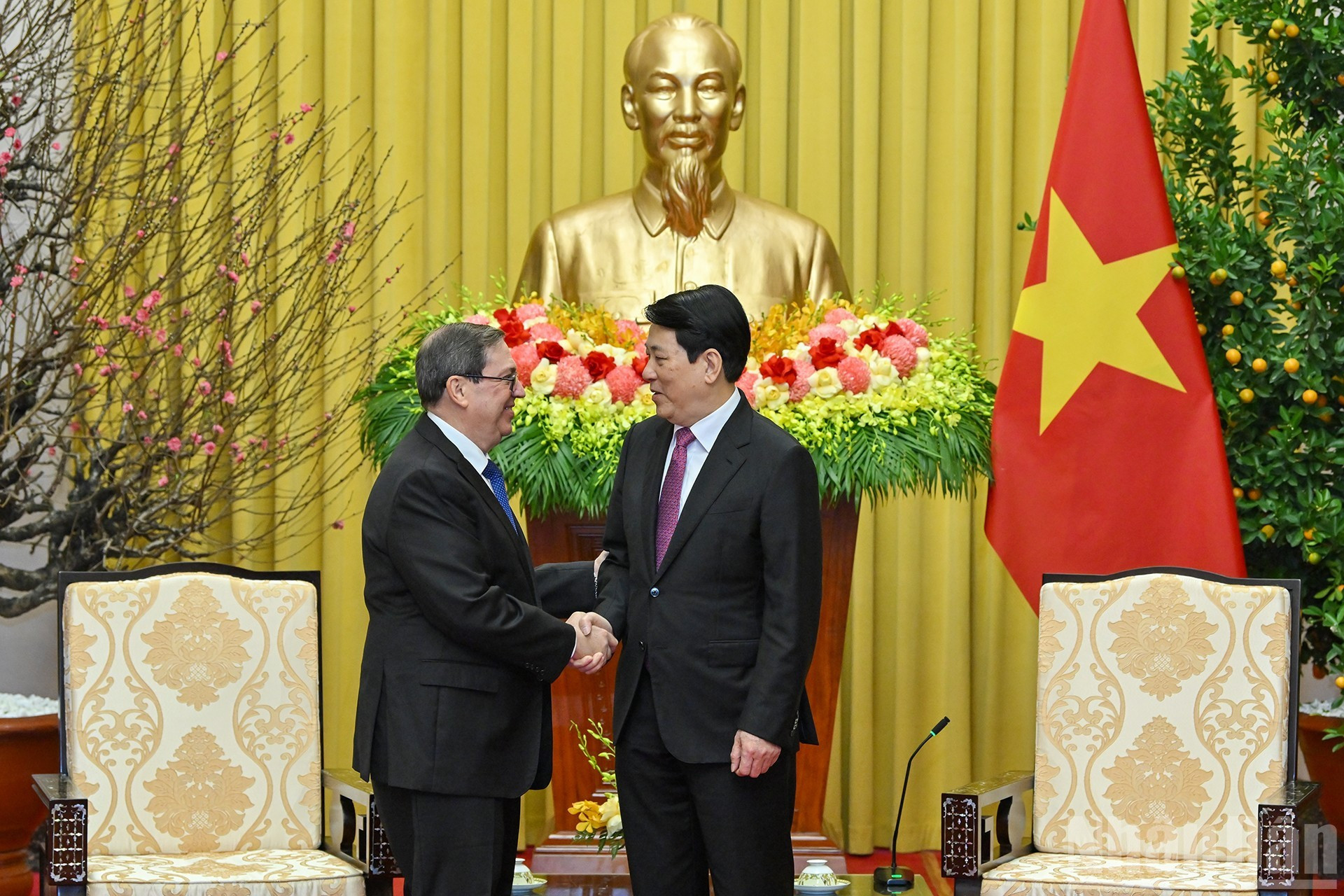 El presidente de Vietnam, Luong Cuong, recibe a Bruno Rodríguez Parrilla, quien visita el país en calidad de enviado especial del Partido Comunista y del Estado cubano.