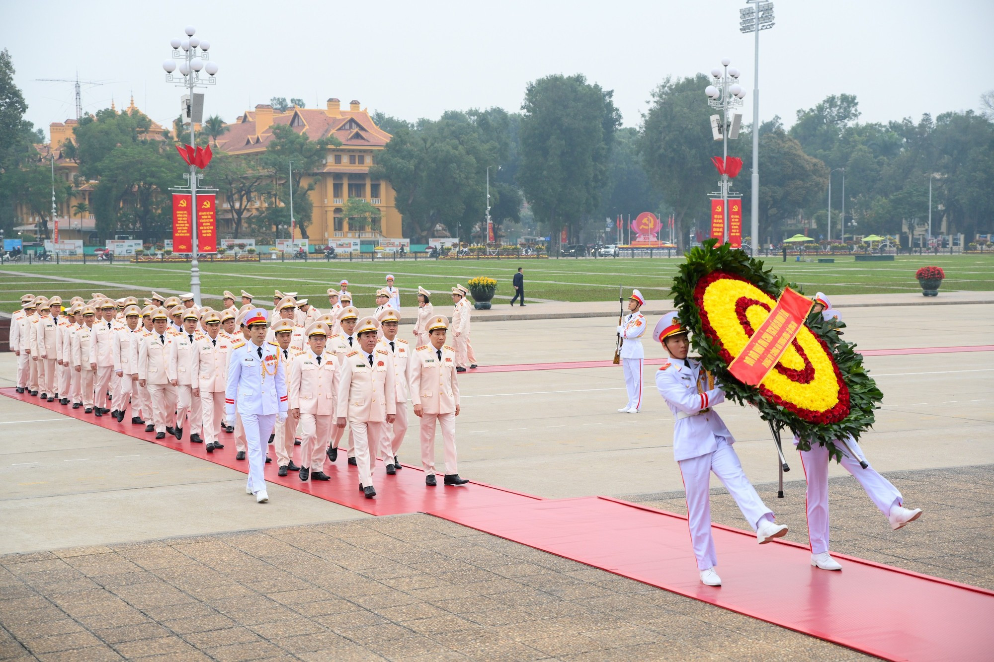 La delegación de la Comisión Central de Seguridad Pública y del Ministerio de Seguridad Pública.