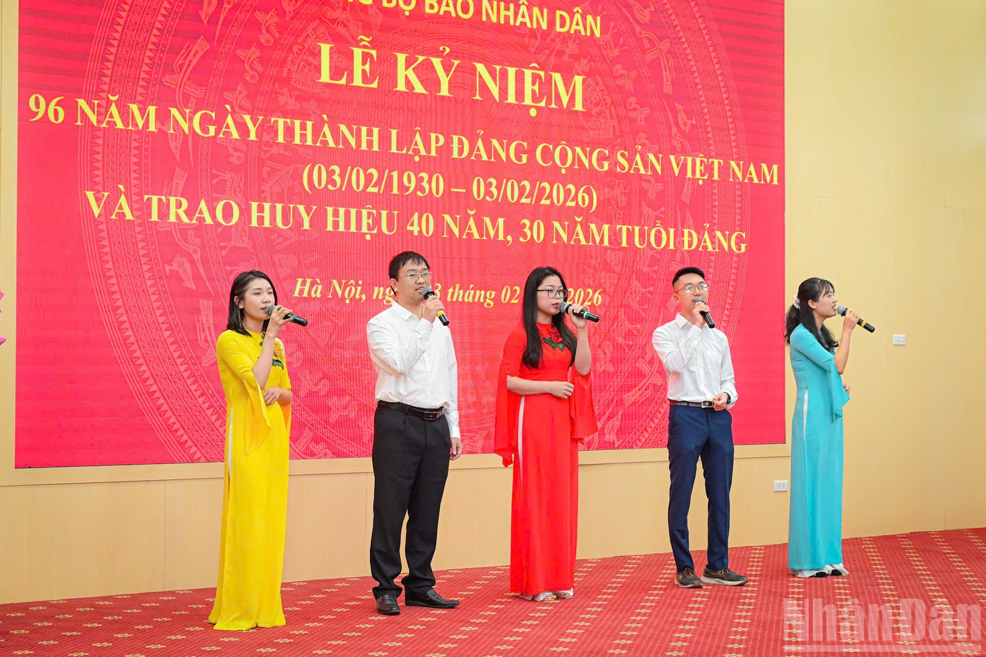 Una actuación artística en saludo a la efeméride.