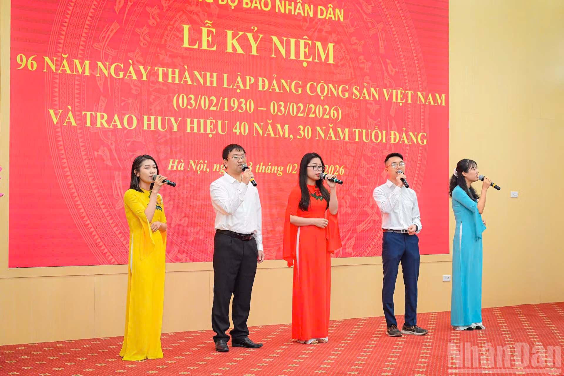 Una actuación artística en saludo a la efeméride.