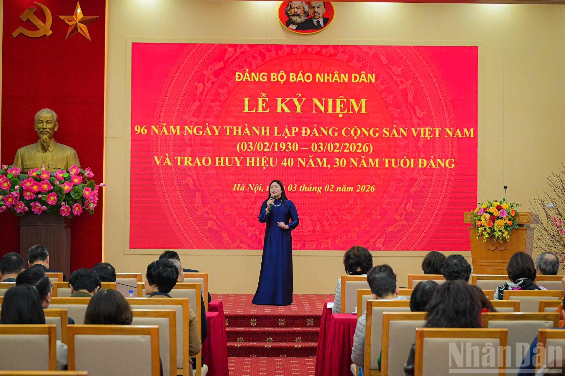 Una actuación artística en saludo a la efeméride.