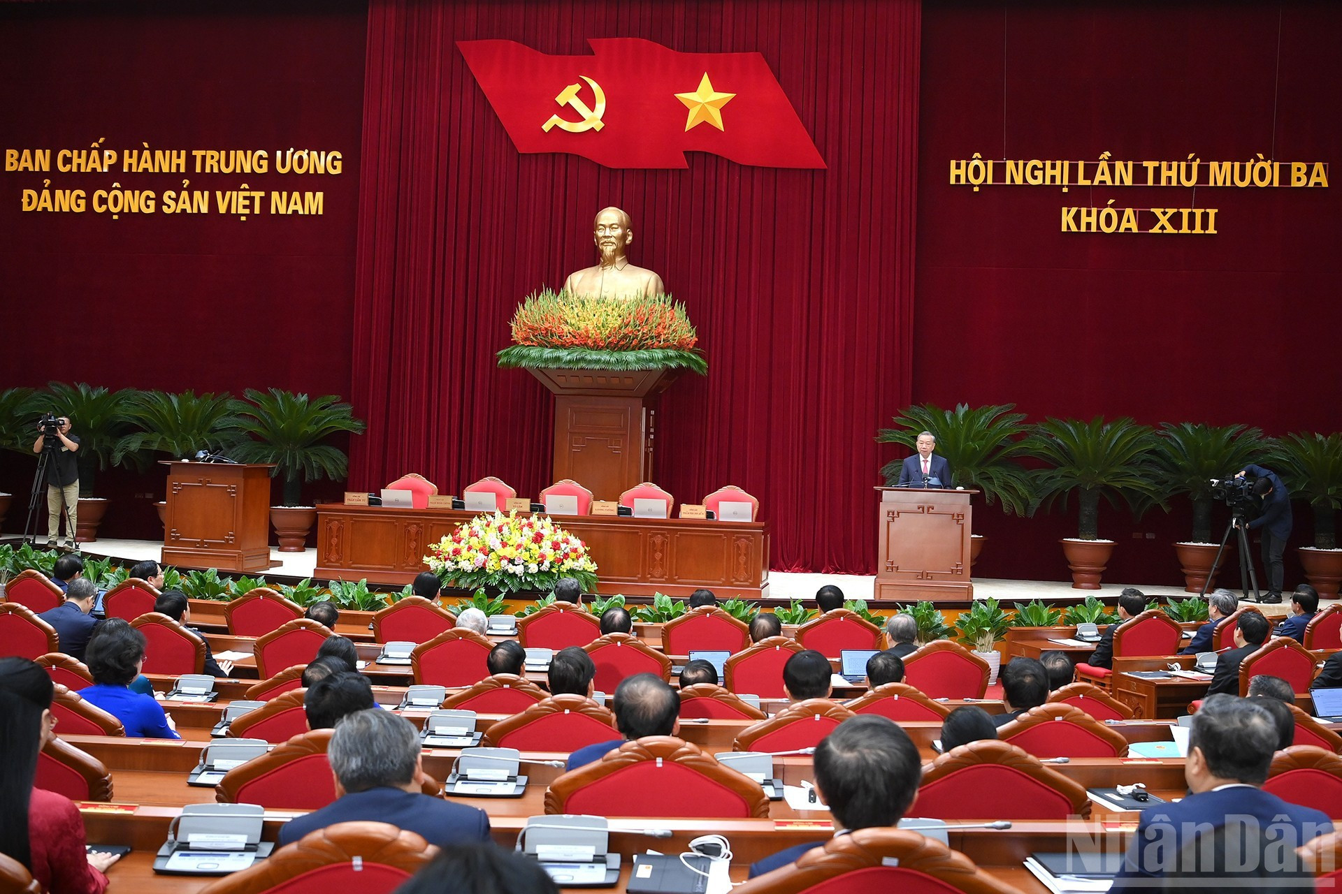 Panorama de la sesión de clausura del decimotercer pleno del Comité Central del PCV del XIII mandato.
