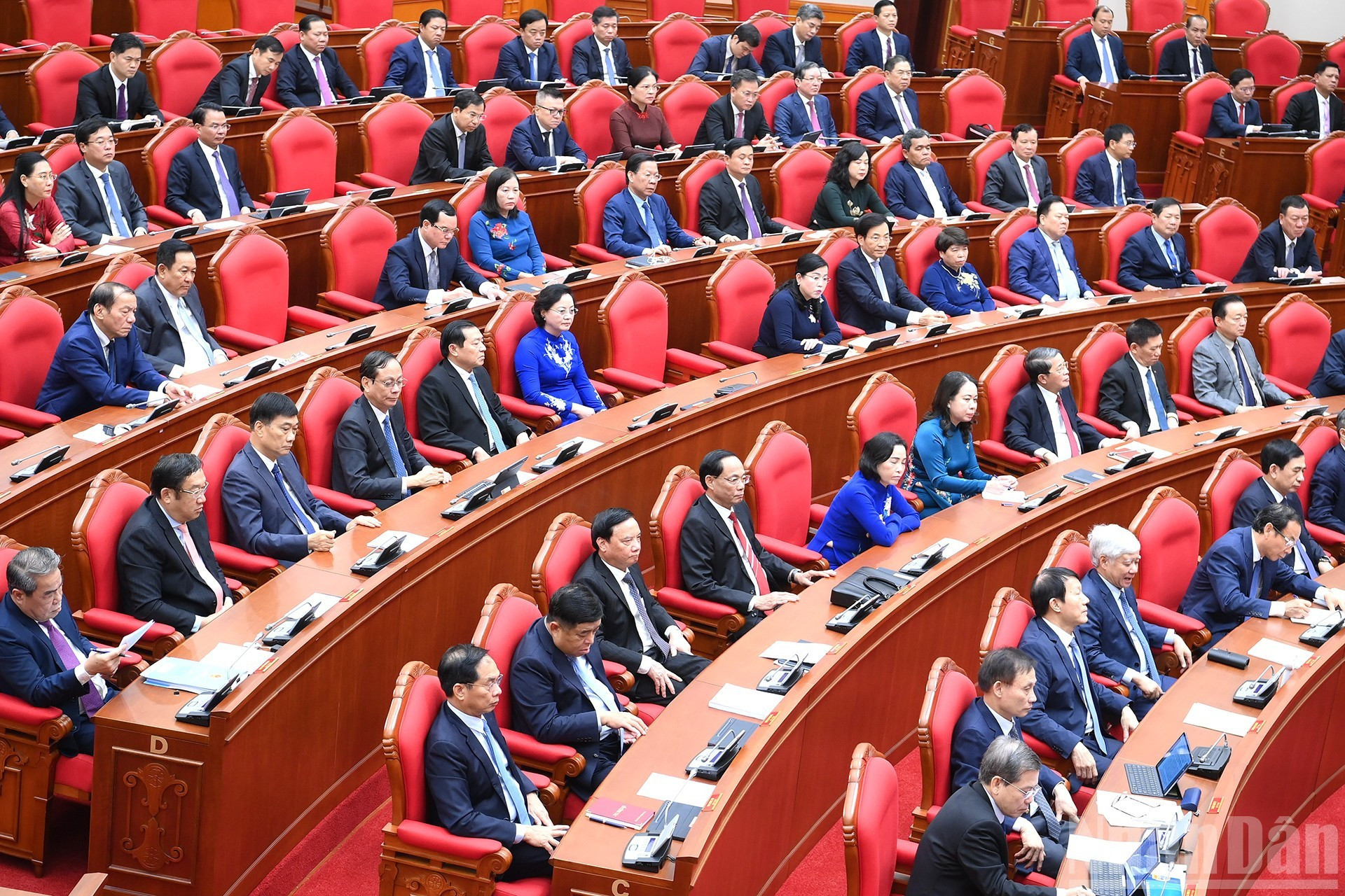 Delegados a la sesión de clausura del decimotercer pleno del Comité Central del PCV del XIII mandato.