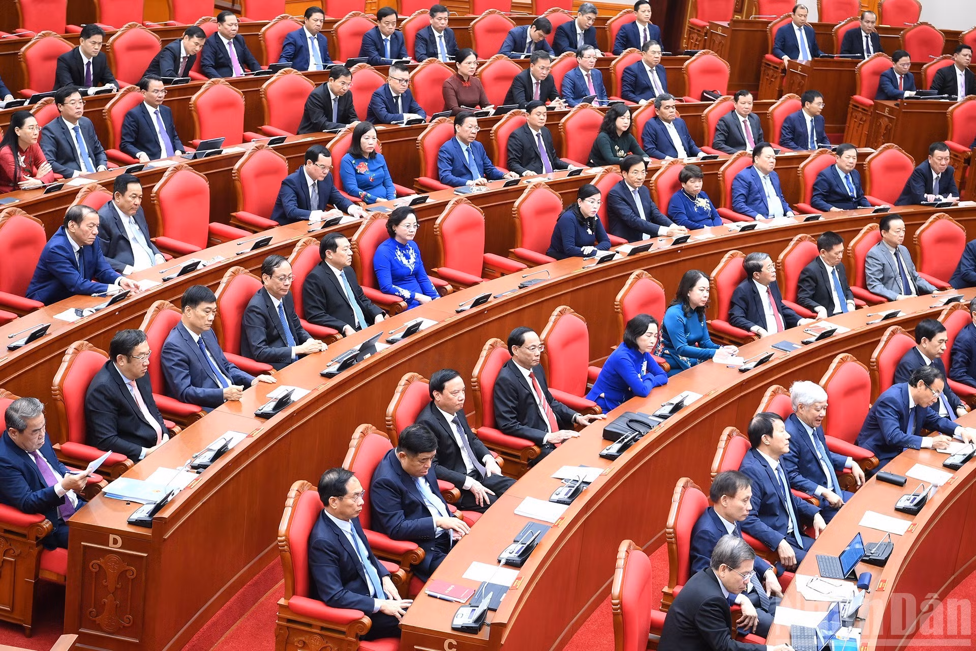 Delegados a la sesión de clausura del decimotercer pleno del Comité Central del PCV del XIII mandato.