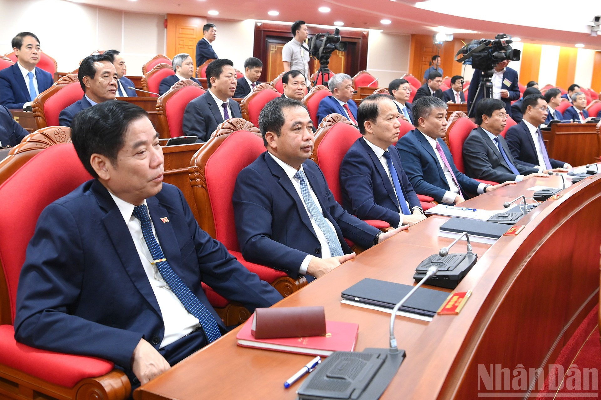 Delegados a la sesión de clausura del decimotercer pleno del Comité Central del PCV del XIII mandato.