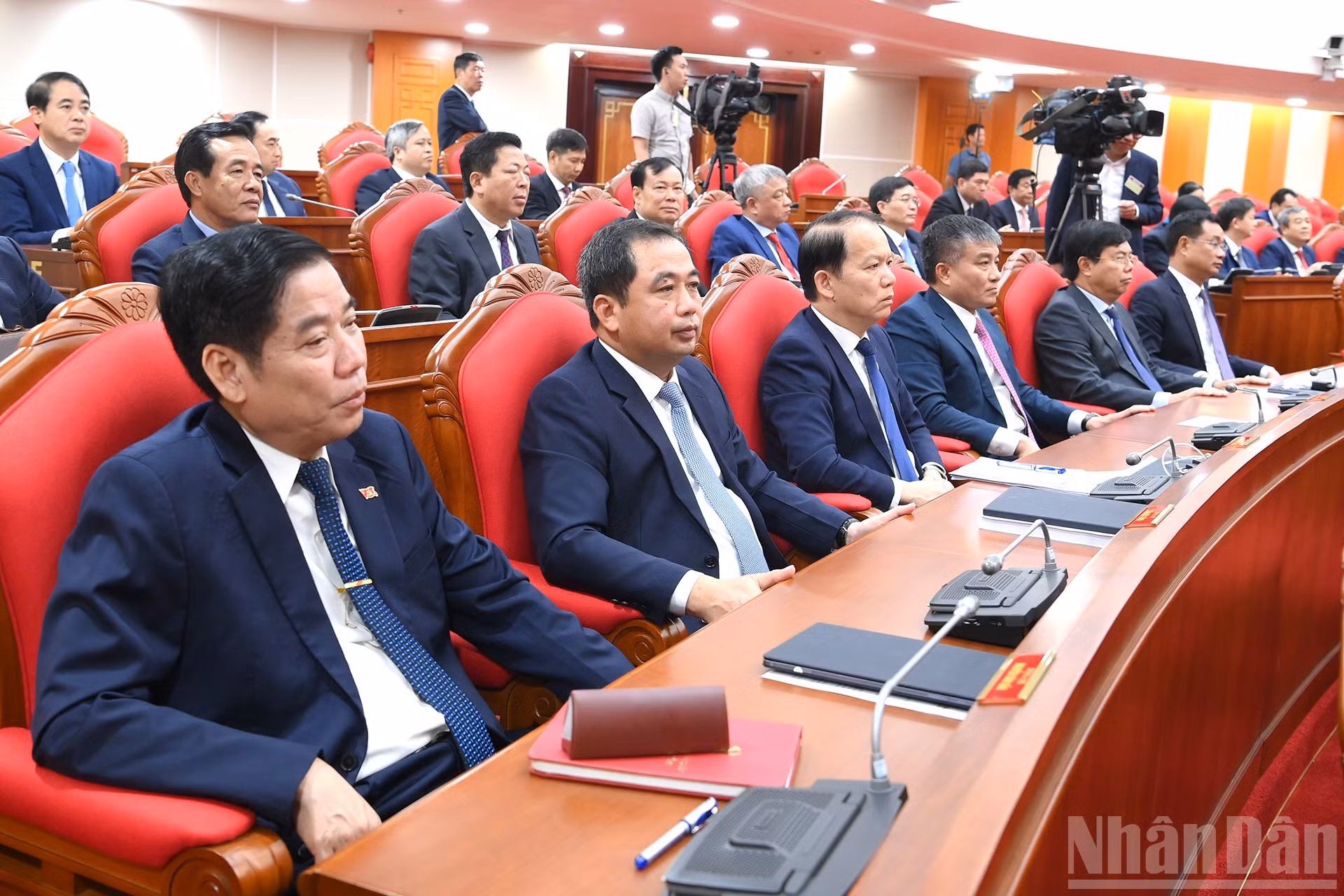 Delegados a la sesión de clausura del decimotercer pleno del Comité Central del PCV del XIII mandato.