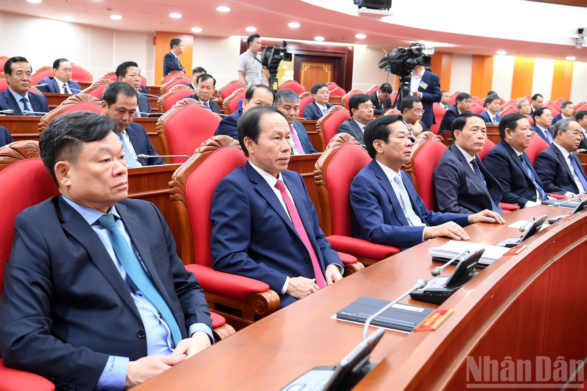 Delegados a la sesión de clausura del decimotercer pleno del Comité Central del PCV del XIII mandato.