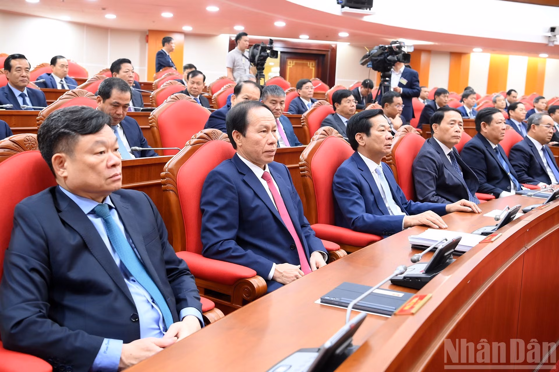 Delegados a la sesión de clausura del decimotercer pleno del Comité Central del PCV del XIII mandato.