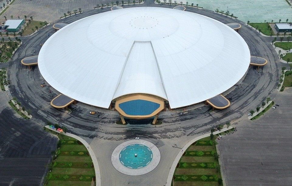 El sitio se destaca por ser el pabellón de exposiciones en forma circular más grande del mundo, con una superficie total de 104 mil 863 metros cuadrados. El sitio se destaca por ser el pabellón de exposiciones en forma circular más grande del mundo, con una superficie total de 104 mil 863 metros cuadrados.