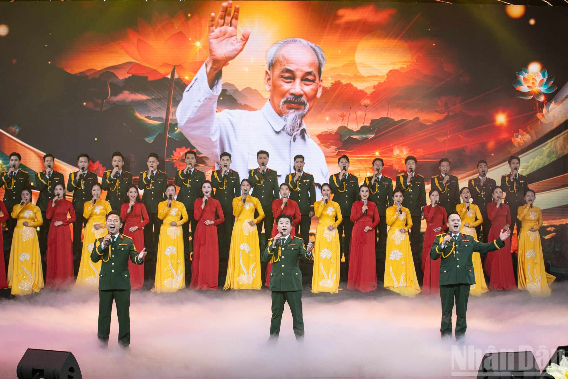Las actuaciones en el programa son interpretadas por el personal de teatros, universidades y delegaciones artísticas militares. Las actuaciones en el programa son interpretadas por el personal de teatros, universidades y delegaciones artísticas militares.