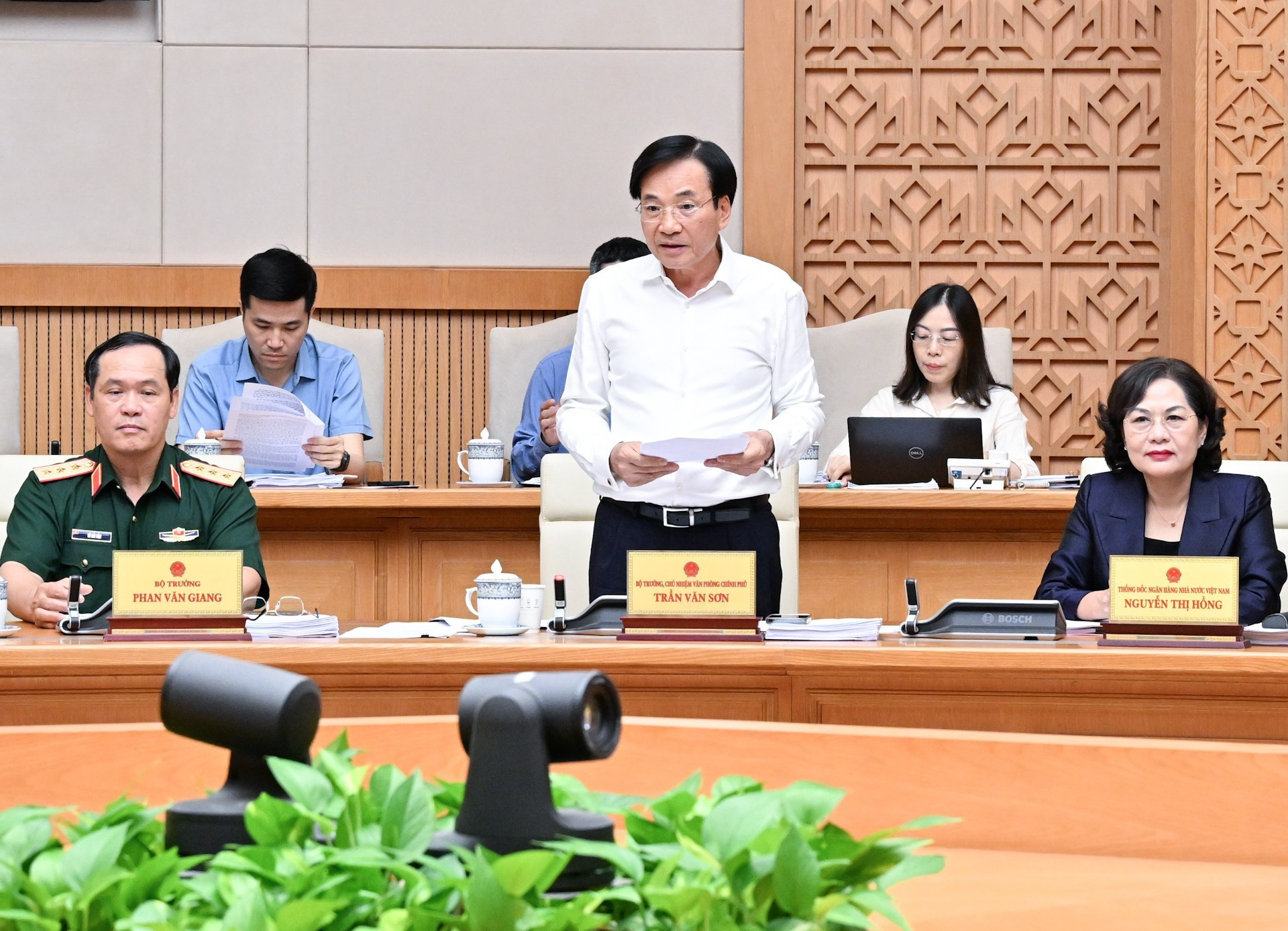 El ministro-jefe de la Oficina Gubernamental, Tran Van Son.