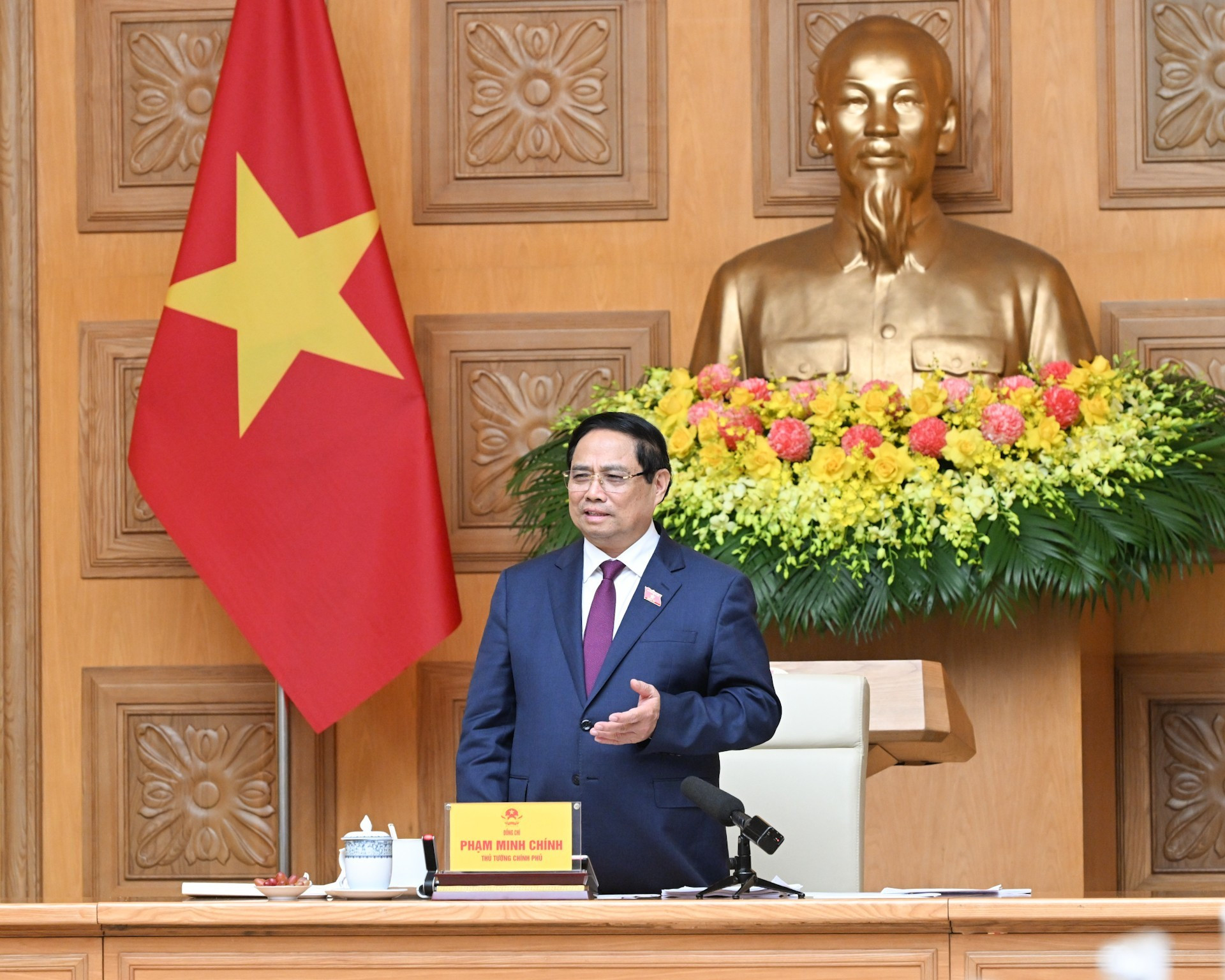 El primer ministro de Vietnam y presidente del Consejo Central de Emulación y Recompensa, Pham Minh Chinh, interviene en la 14ª reunión de ese organismo.