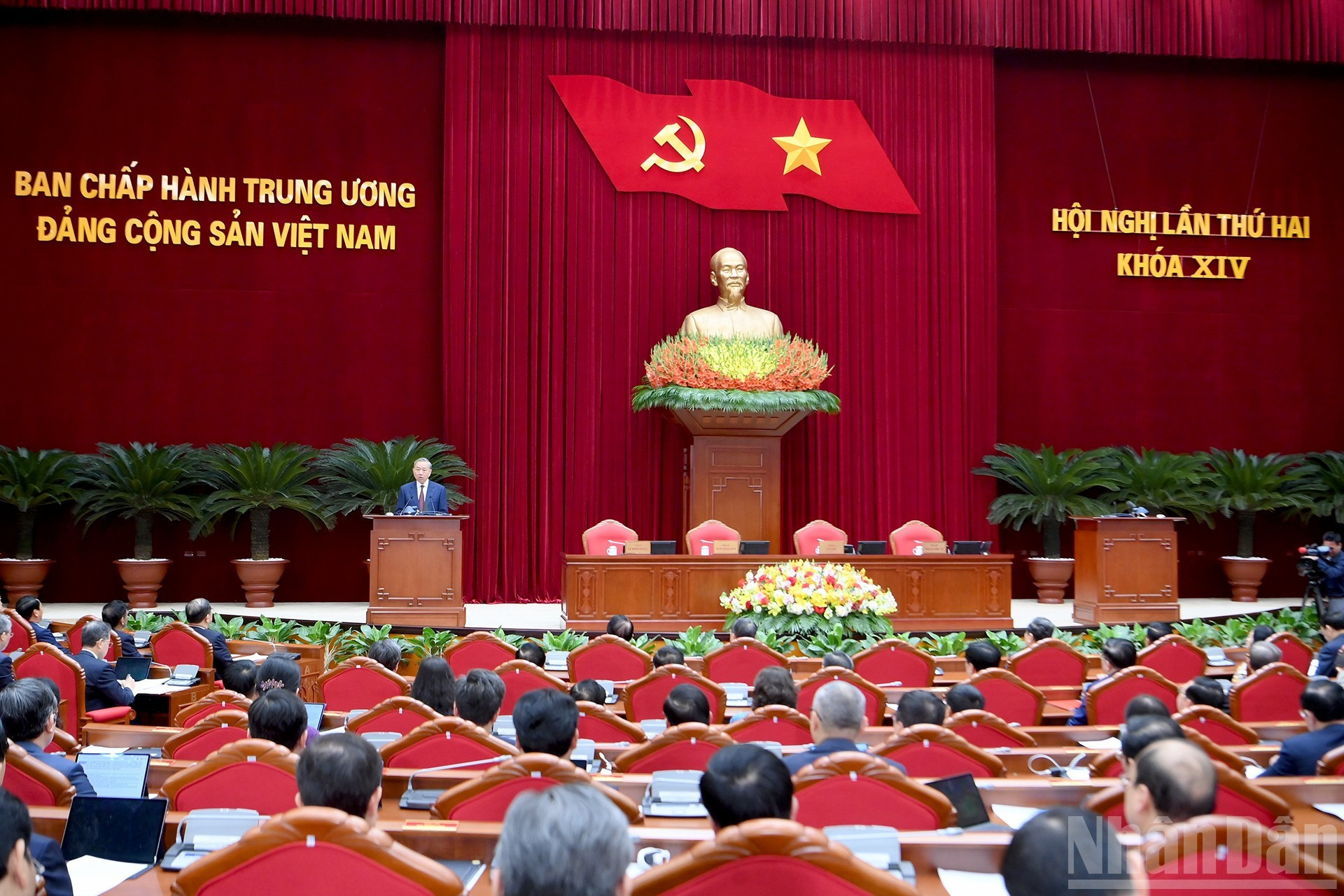 El secretario general del Partido Comunista de Vietnam, To Lam, pronuncia el discurso de clausura.