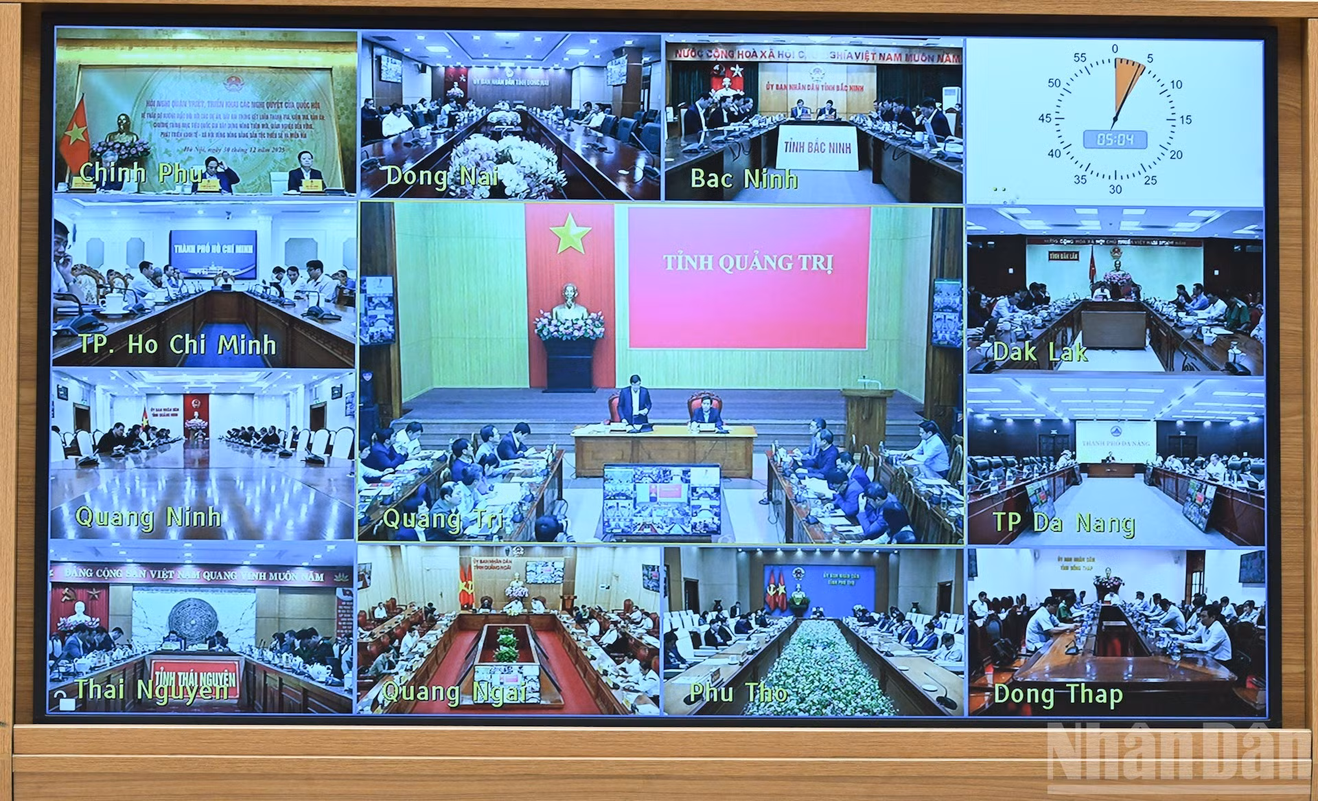 La conferencia es transmitida en vivo desde la sede del Gobierno, en Hanói, a otras ciudades y provincias del país.