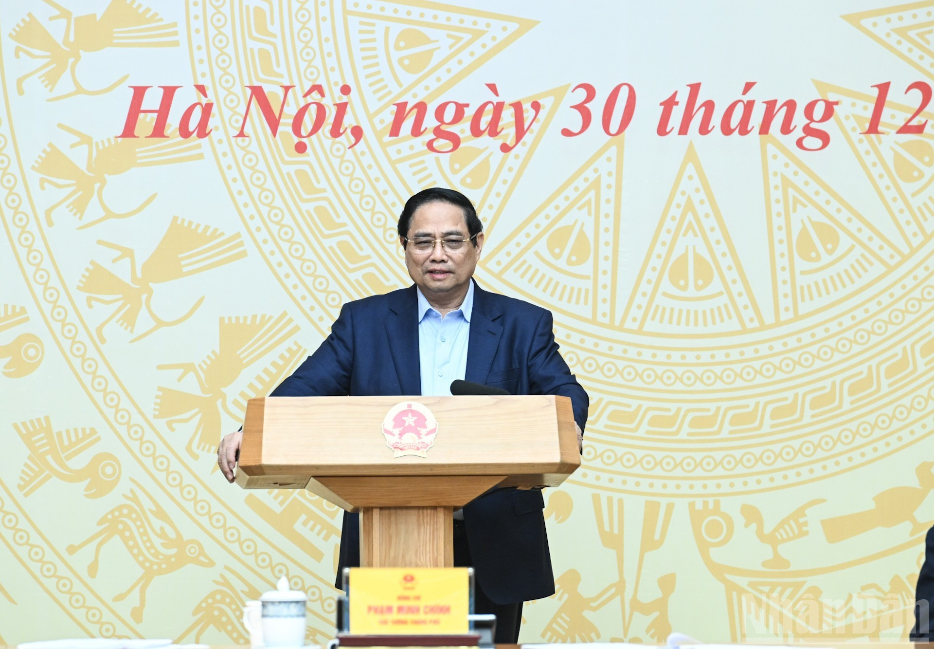 El primer ministro de Vietnam, Pham Minh Chinh, interviene en la conferencia.