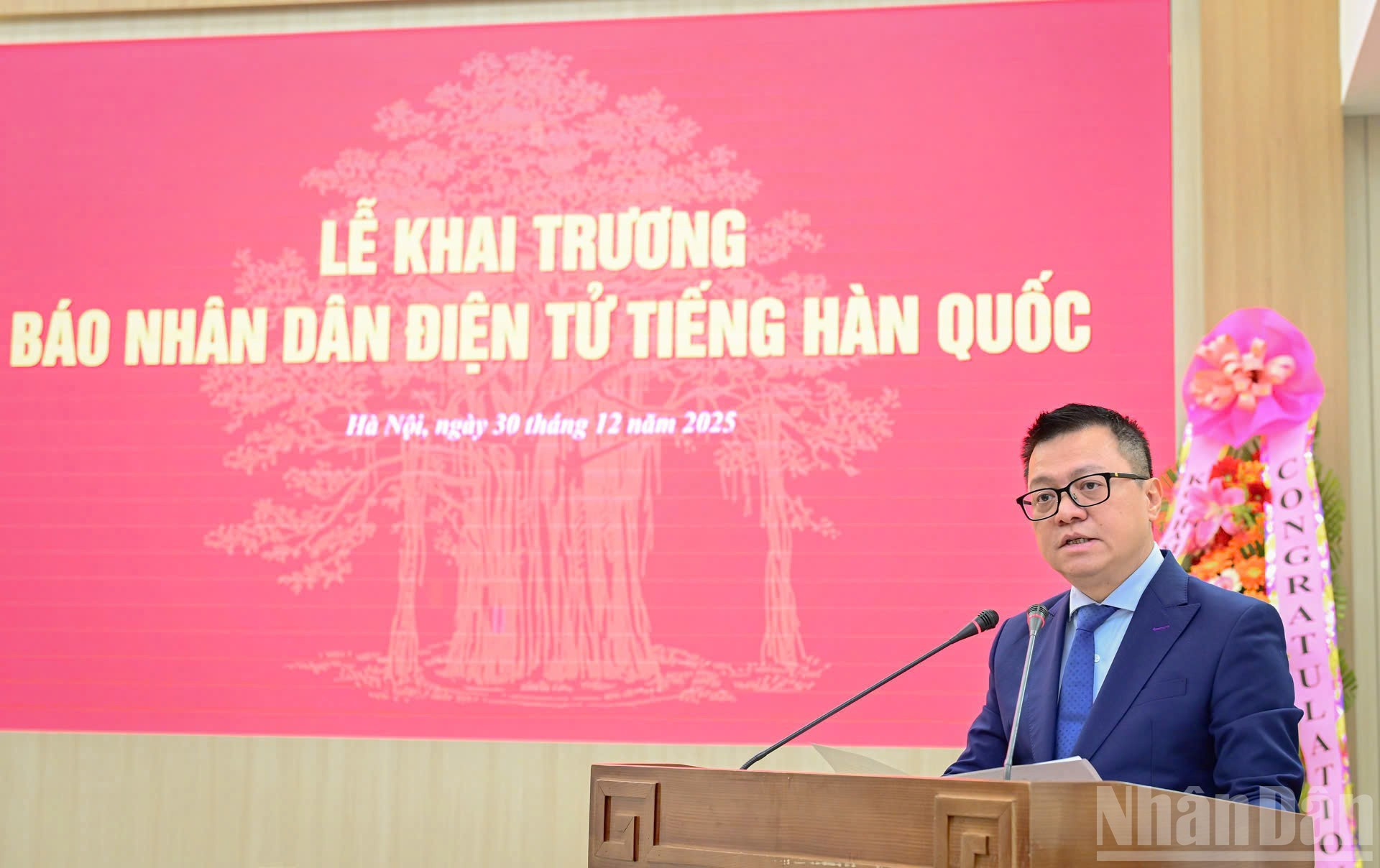 Le Quoc Minh, miembro del Comité Central del PCV, presidente-editor de Nhan Dan, subjefe de la Comisión de Propaganda y Movilización de Masas del Comité Central del PCV y titular de la Asociación de Periodistas de Vietnam, en su intervención.