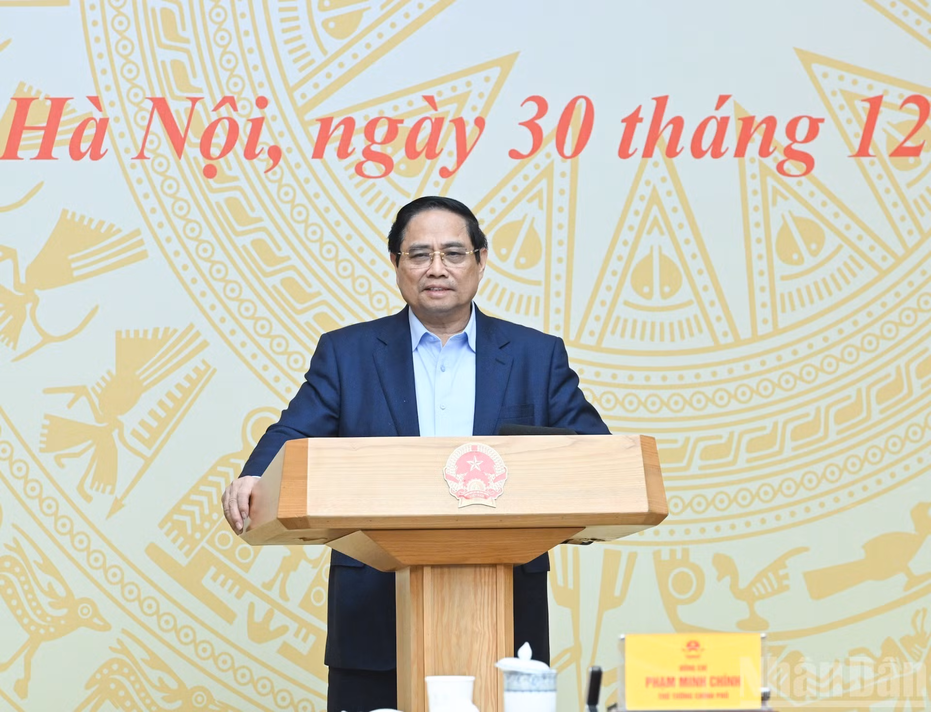 El primer ministro de Vietnam, Pham Minh Chinh, ofrece directrices.