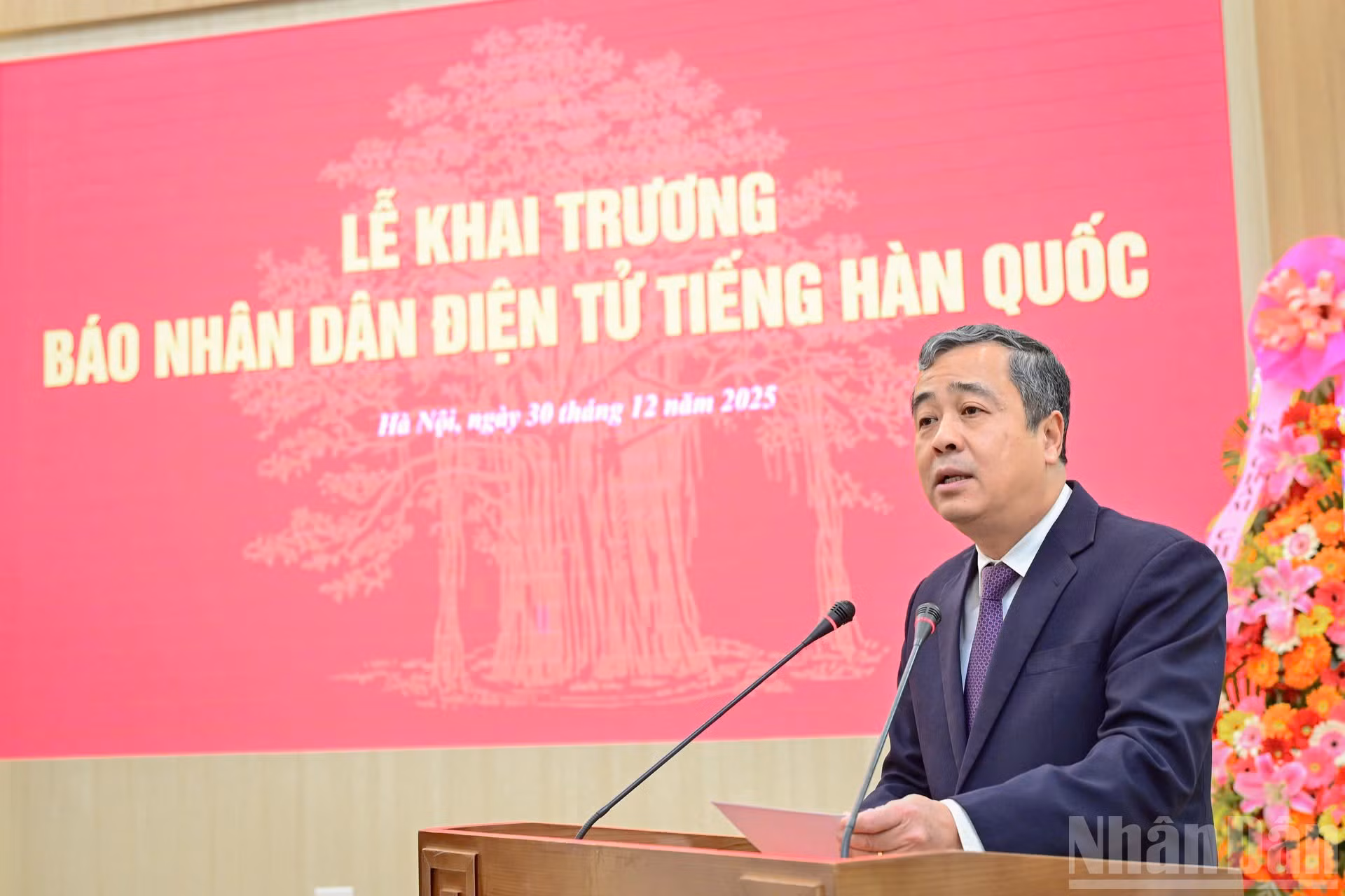 Ngo Dong Hai, miembro del Comité Central del PCV y subjefe de su Comisión de Propaganda y Movilización de Masas, interviene en el acto.