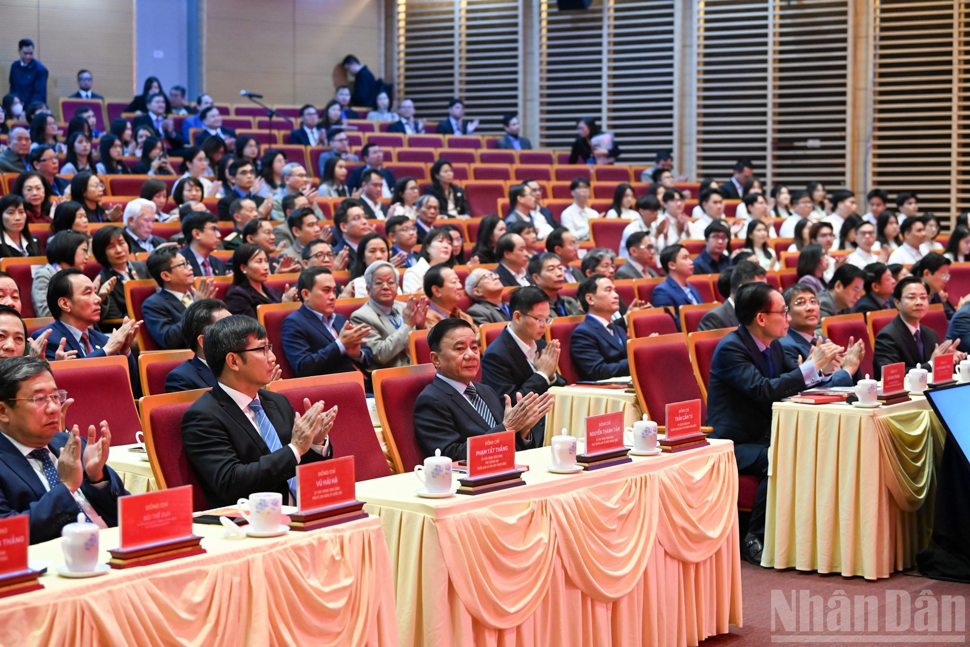 Escena de la conferencia.