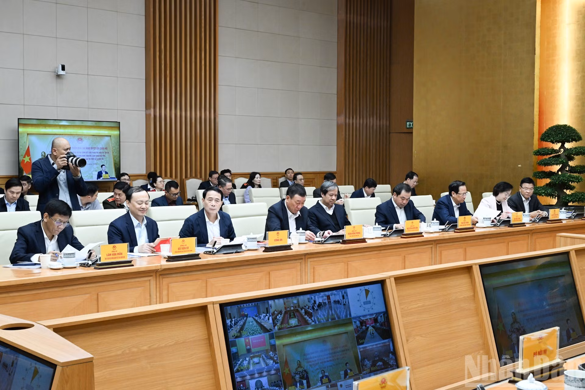 Viceprimeros ministros y otros delegados a la conferencia.