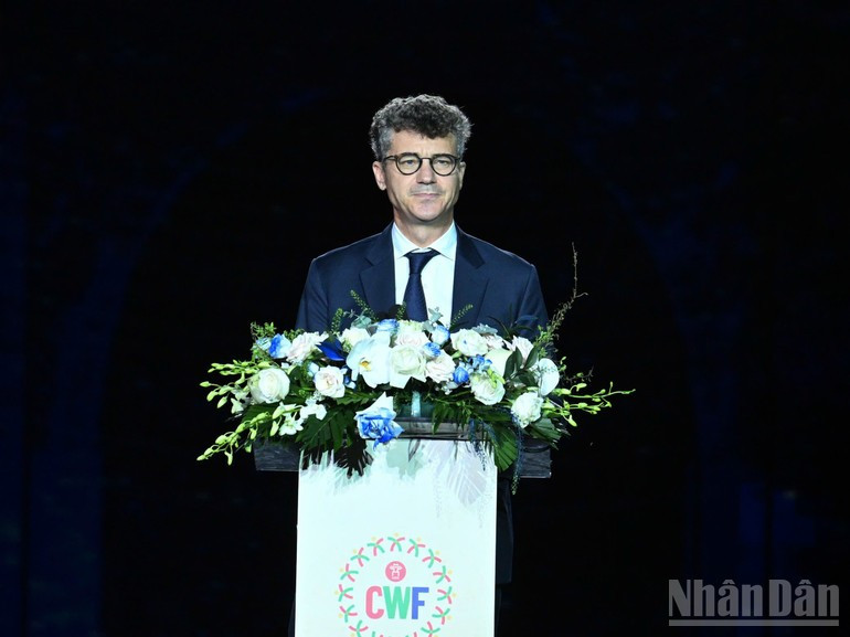 El representante jefe de la Organización de las Naciones Unidas para la Educación, la Ciencia y la Cultura (Unesco) en Vietnam, Jonathan Wallace Baker, interviene en el evento. El representante jefe de la Organización de las Naciones Unidas para la Educación, la Ciencia y la Cultura (Unesco) en Vietnam, Jonathan Wallace Baker, interviene en el evento.