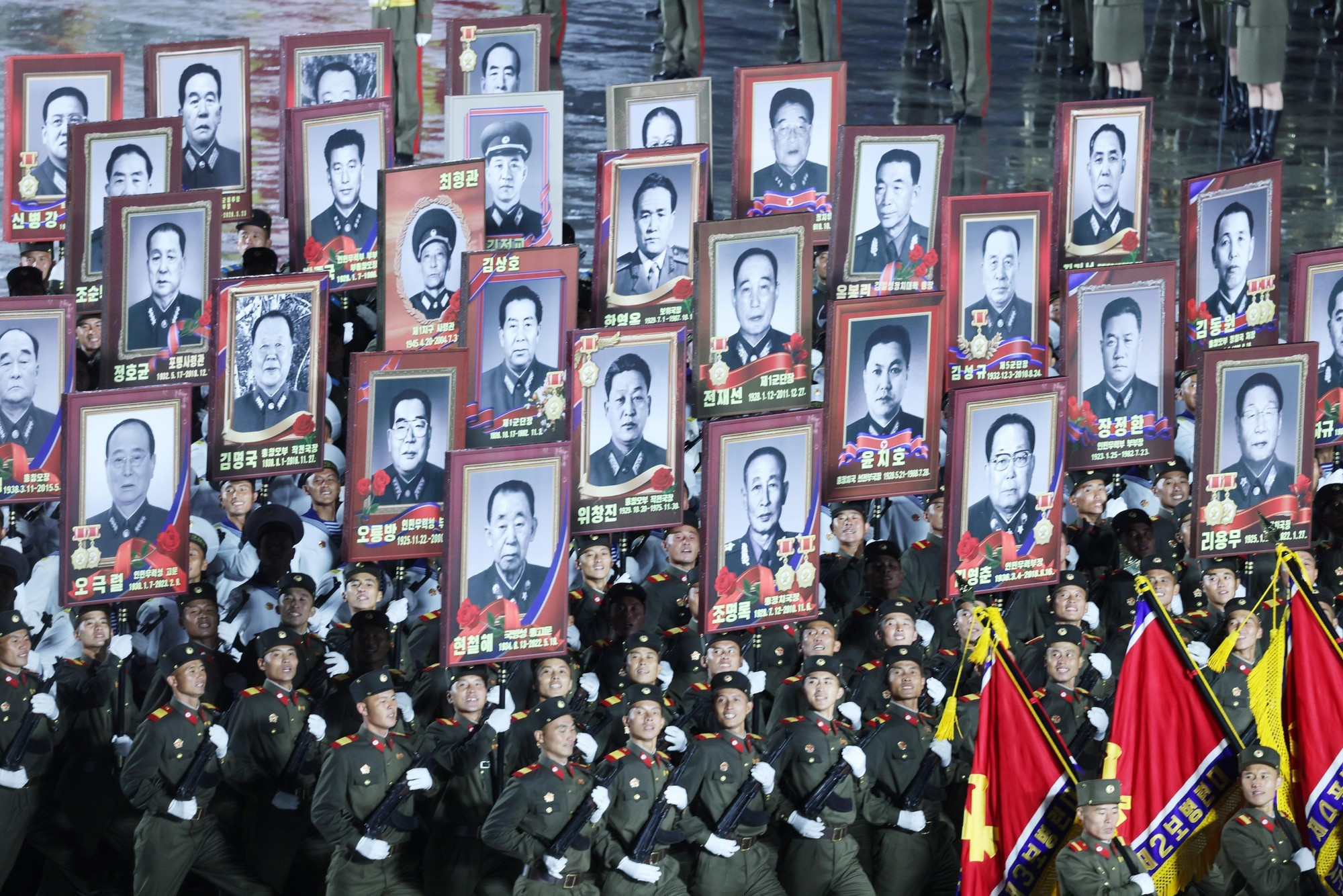 Vista del desfile militar en conmemoración del 80º aniversario de la fundación del Partido del Trabajo de Corea. Vista del desfile militar en conmemoración del 80º aniversario de la fundación del Partido del Trabajo de Corea.