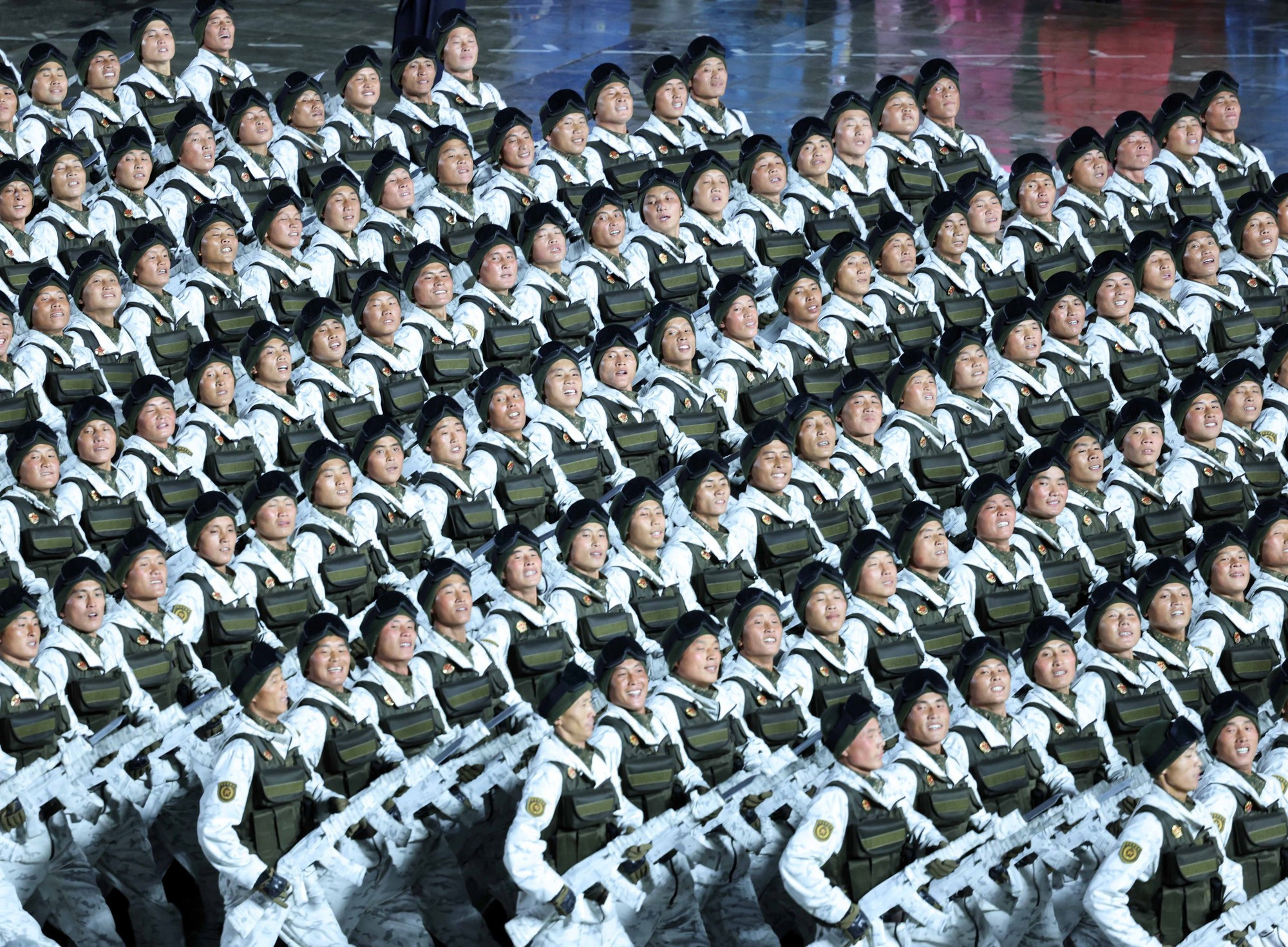 Vista del desfile militar en conmemoración del 80º aniversario de la fundación del Partido del Trabajo de Corea. Vista del desfile militar en conmemoración del 80º aniversario de la fundación del Partido del Trabajo de Corea.