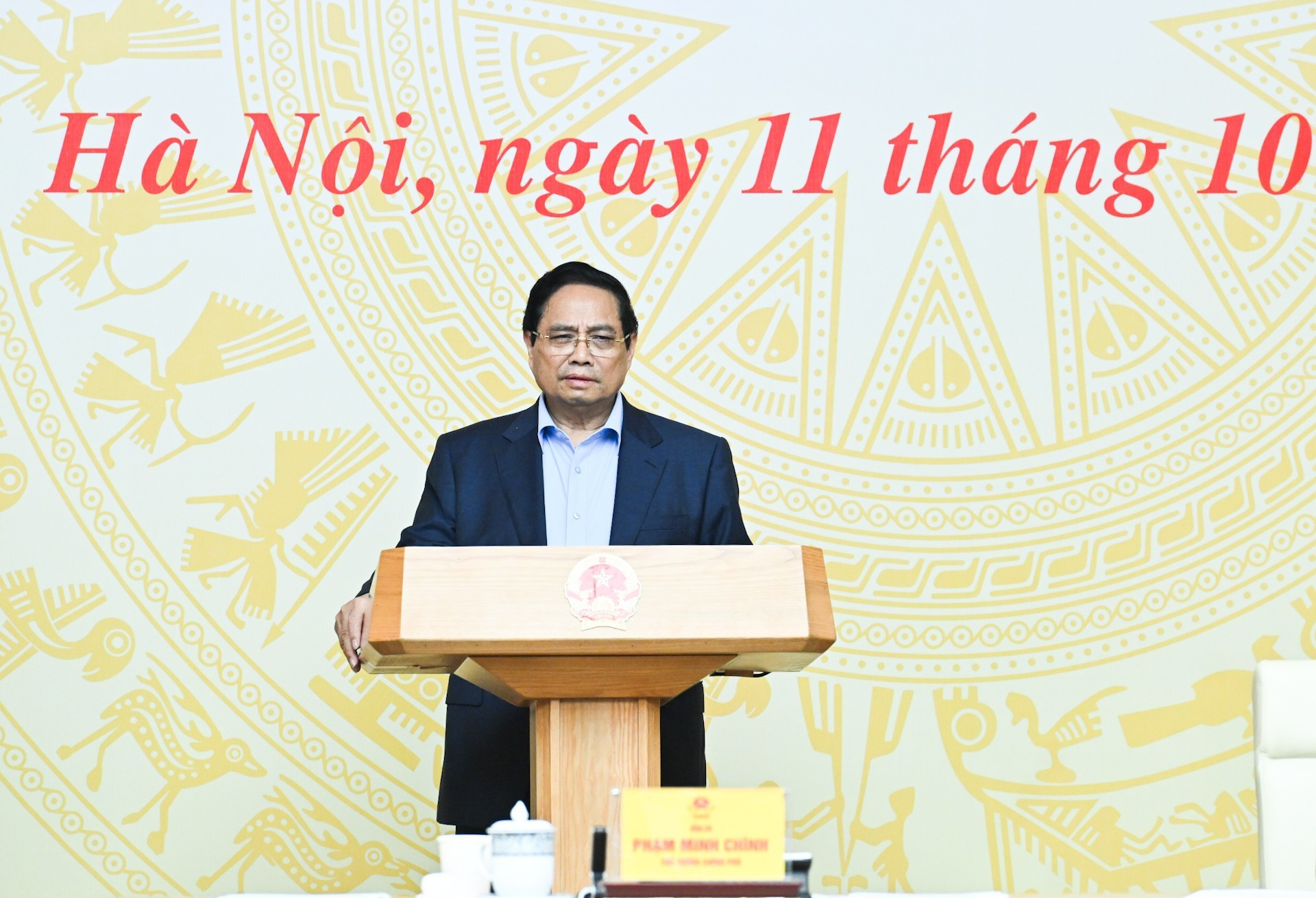 El primer ministro de Vietnam, Pham Minh Chinh, interviene en la reunión.