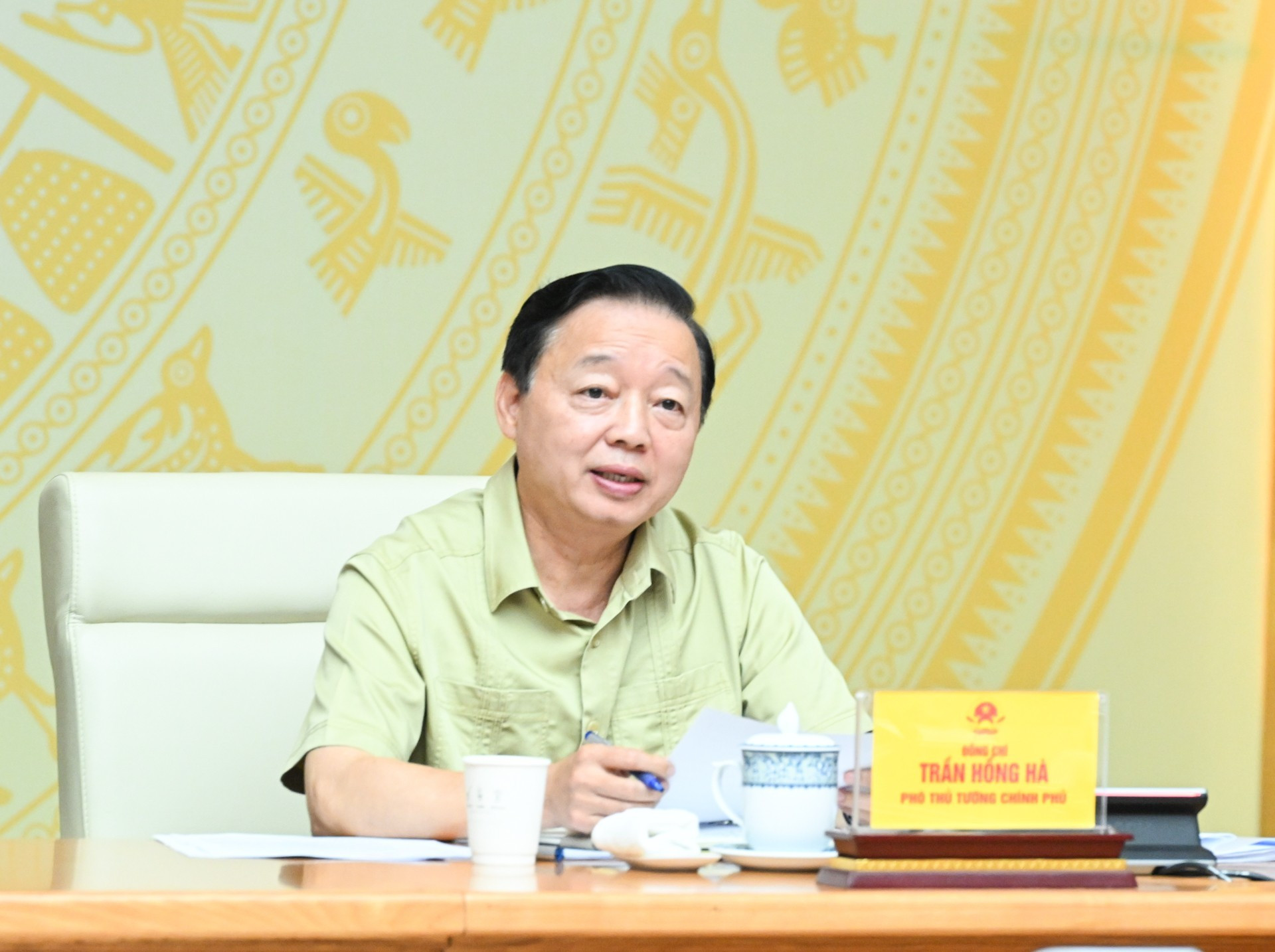 El viceprimer ministro Tran Hong Ha en su intervención.