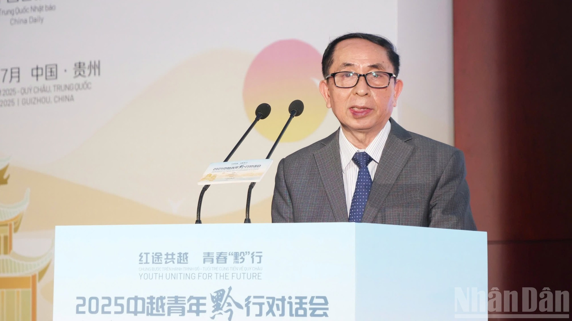 Nguyen Vinh Quang, vicepresidente de la Asociación de Amistad Vietnam-China, pronuncia el discurso inaugural. Nguyen Vinh Quang, vicepresidente de la Asociación de Amistad Vietnam-China, pronuncia el discurso inaugural.