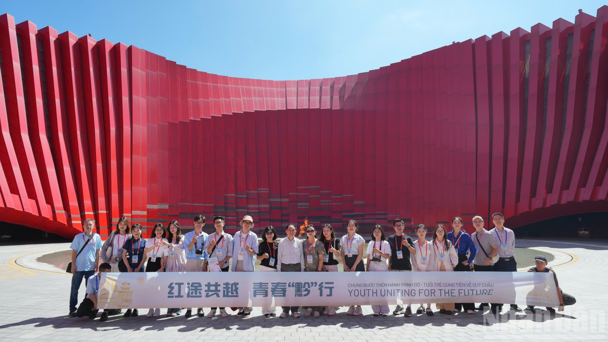 Jóvenes vietnamitas participan en un proyecto que recrea la revolución china en la ciudad de Guiyang. Jóvenes vietnamitas participan en un proyecto que recrea la revolución china en la ciudad de Guiyang.