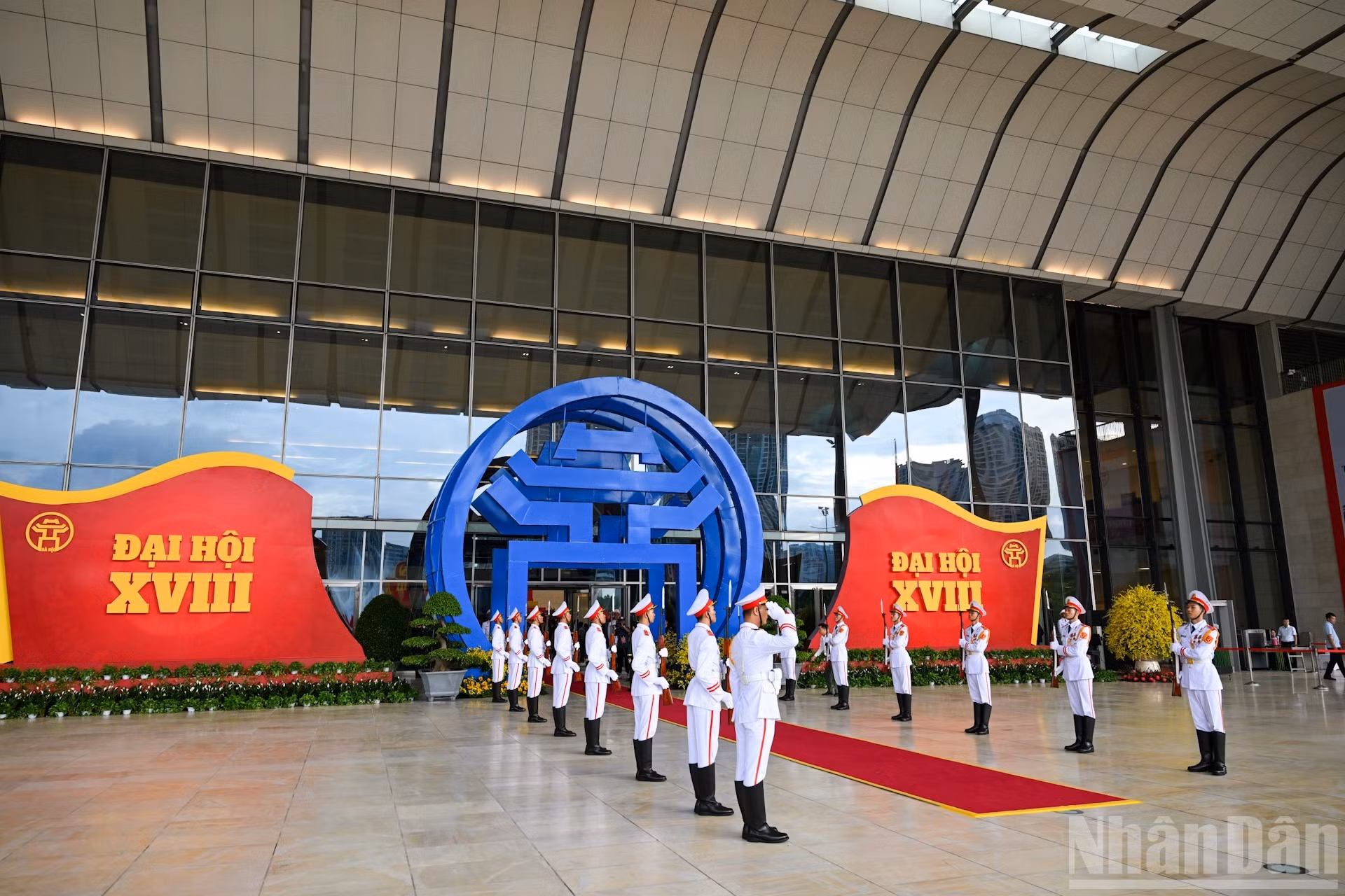 La XVIII Asamblea del Comité del Partido Comunista de Vietnam en Hanói transcurre del 15 al 17 de octubre en el Centro Nacional de Convenciones. Es un acontecimiento político de gran significación de la instancia partidista, el gobierno, las fuerzas armadas y el pueblo de la capital vietnamita.