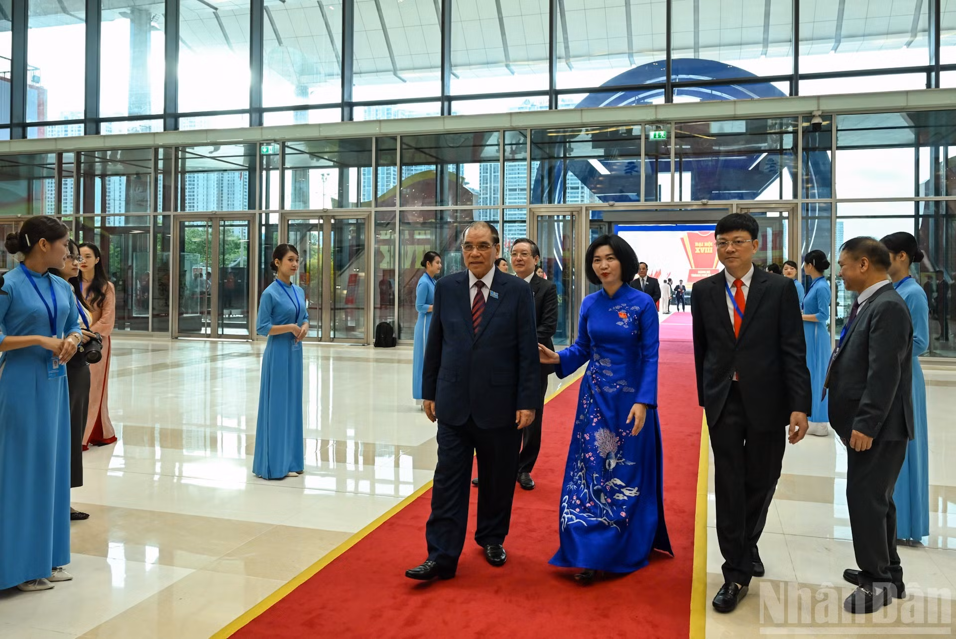La cita cuenta con la participación del exsecretario general del PCV Nong Duc Manh.