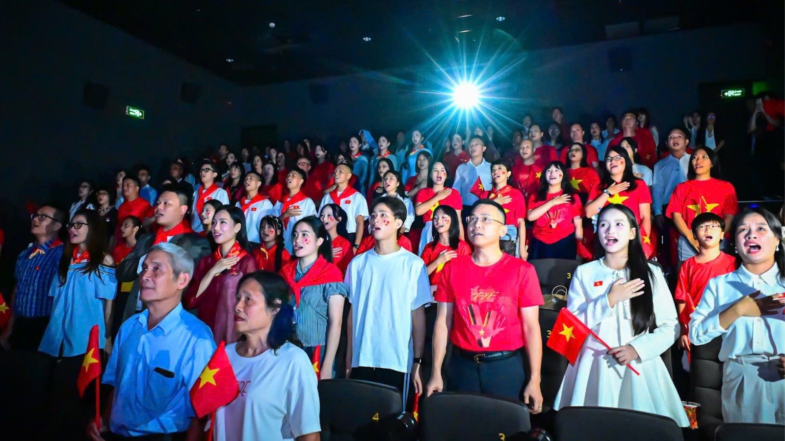 [Foto] Periódico Nhan Dan lanza documental sobre concierto “La Patria en el corazón”