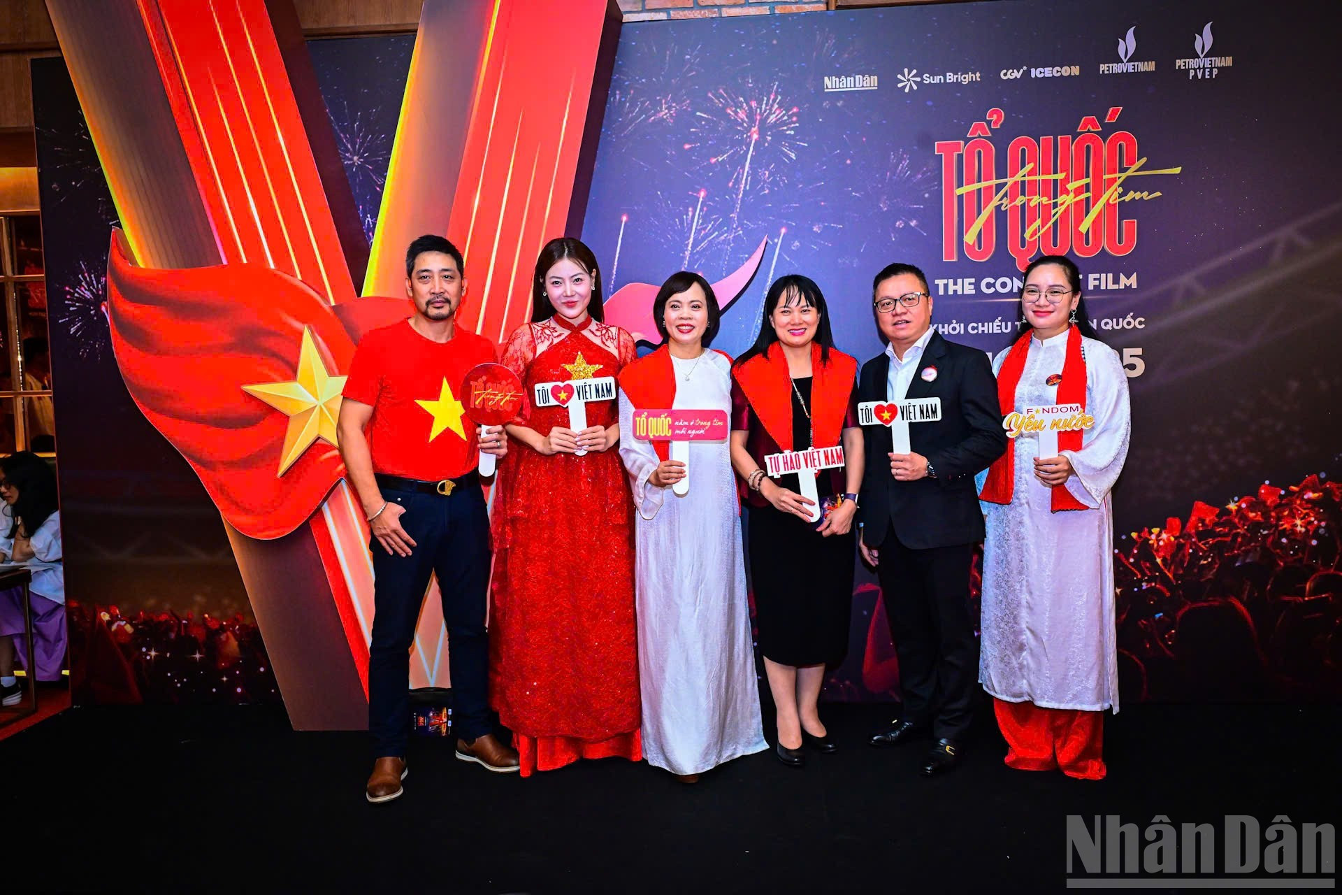 La ceremonia de presentación de la película se celebró en Hanói, con la presencia de dirigentes de agencias centrales, artistas, miembros del equipo de filmación, periodistas y amantes del arte.