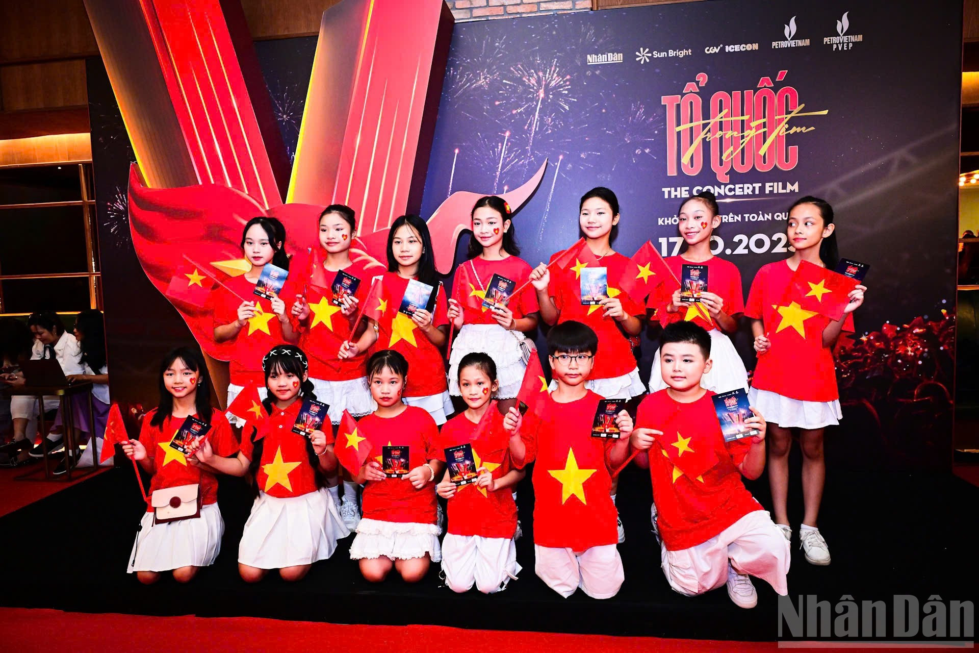 Niños espectadores en el estreno.