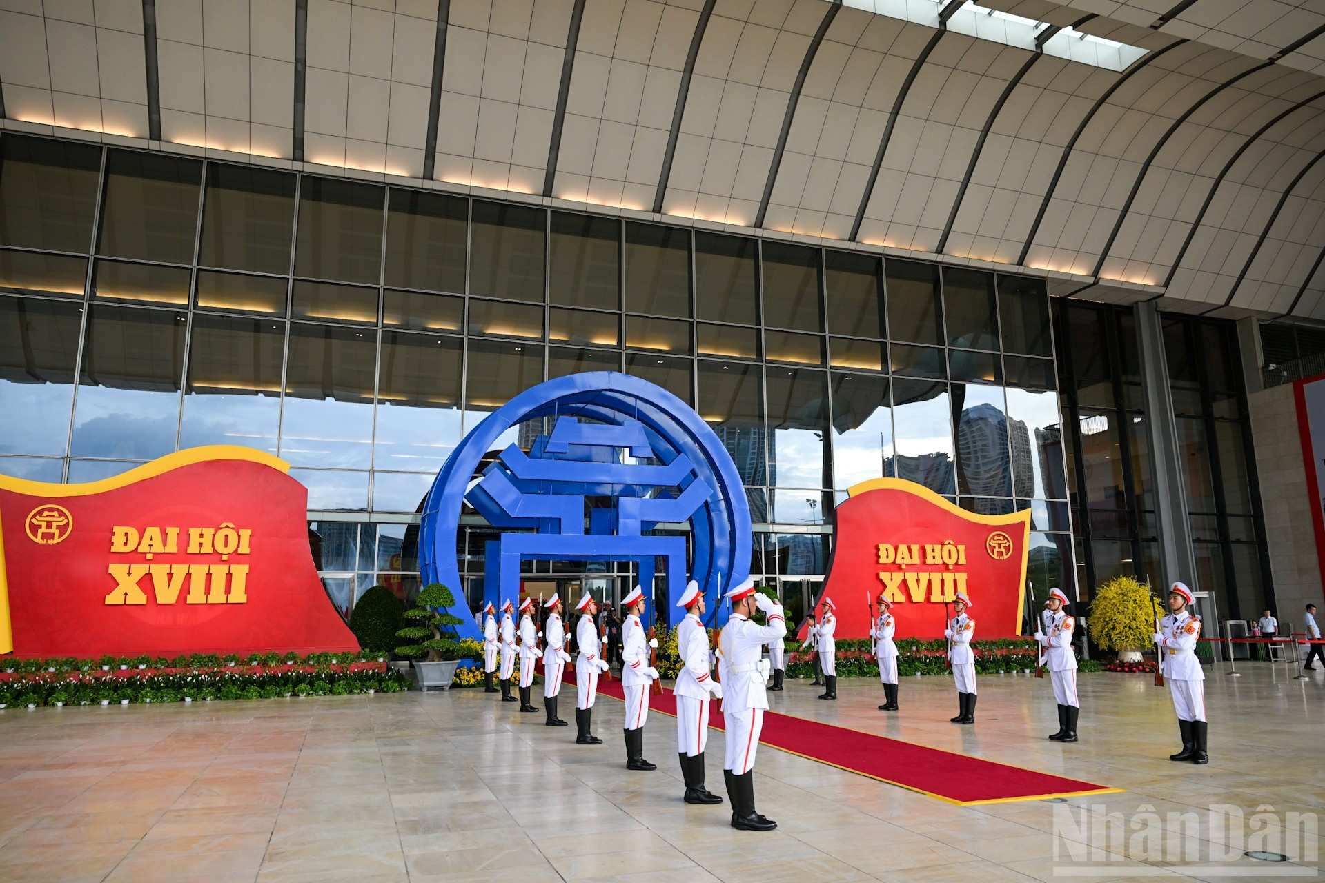 La XVIII Asamblea del Comité del Partido Comunista de Vietnam en Hanói transcurre del 15 al 17 de octubre en el Centro Nacional de Convenciones. Es un acontecimiento político de gran significación de la instancia partidista, el gobierno, las fuerzas armadas y el pueblo de la capital vietnamita.