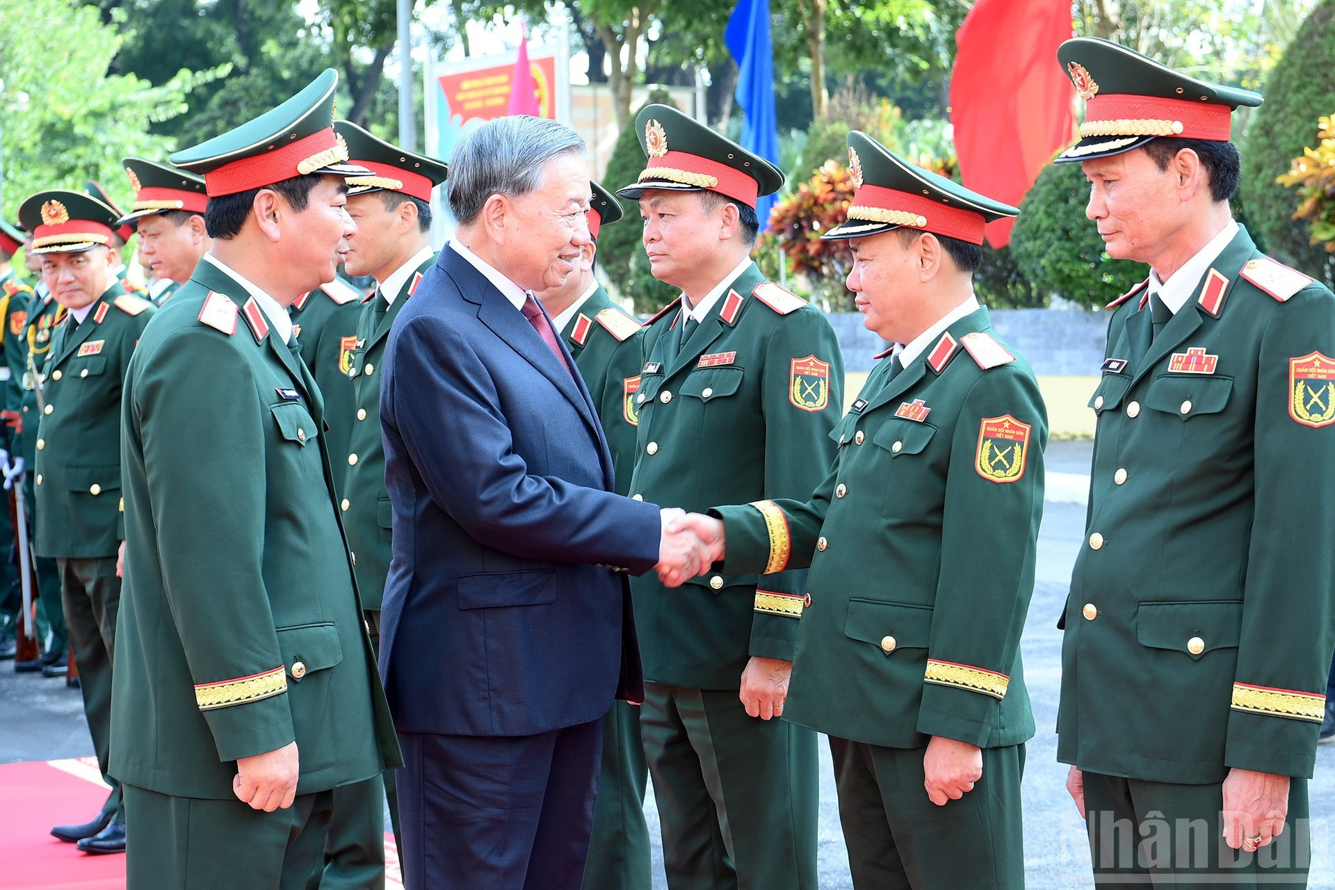 El líder partidista y oficiales de las Fuerzas Armadas de la Región Militar 1. El líder partidista y oficiales de las Fuerzas Armadas de la Región Militar 1.