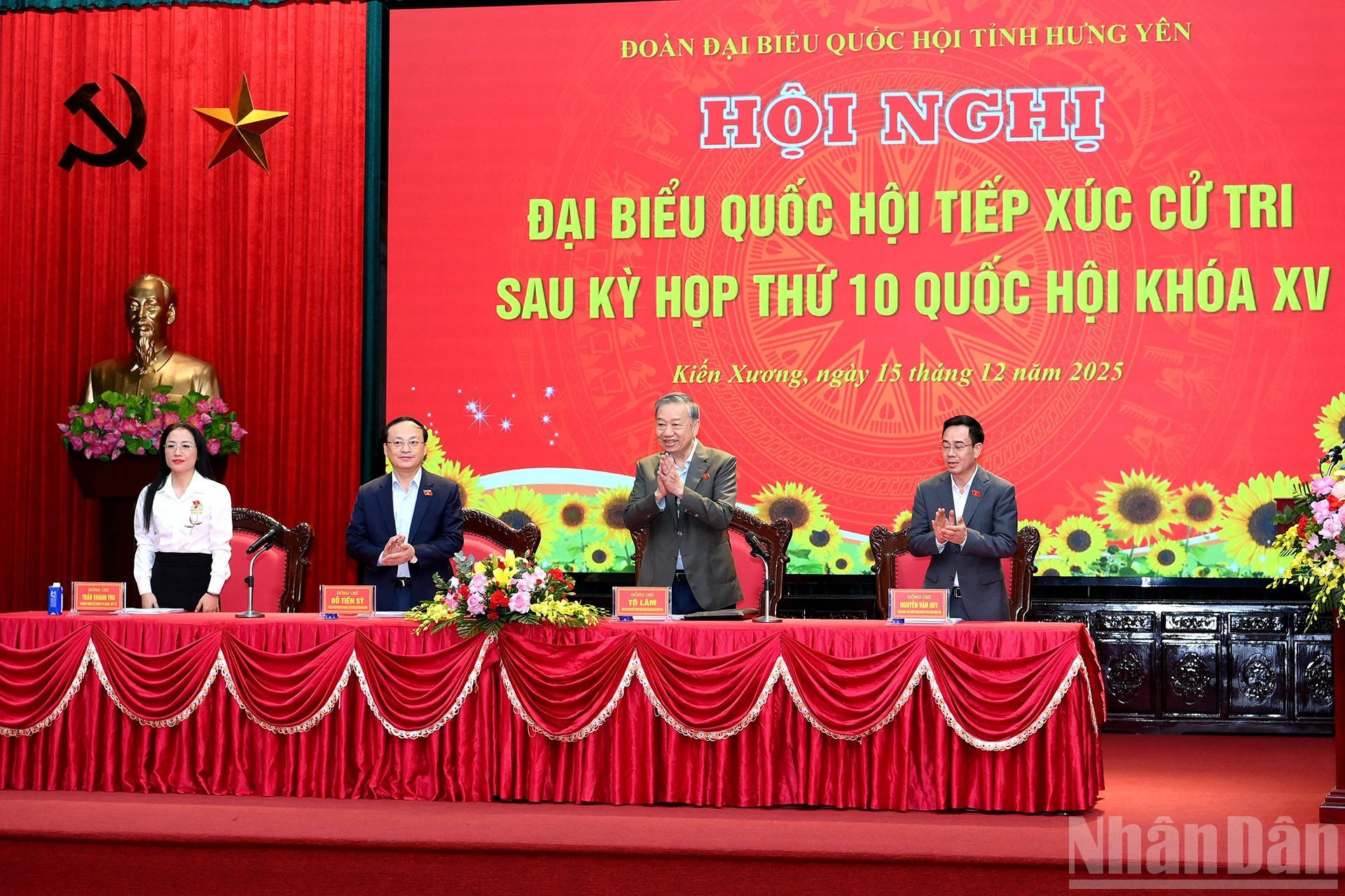 El secretario general del Partido Comunista de Vietnam, To Lam, asiste a la reunión.