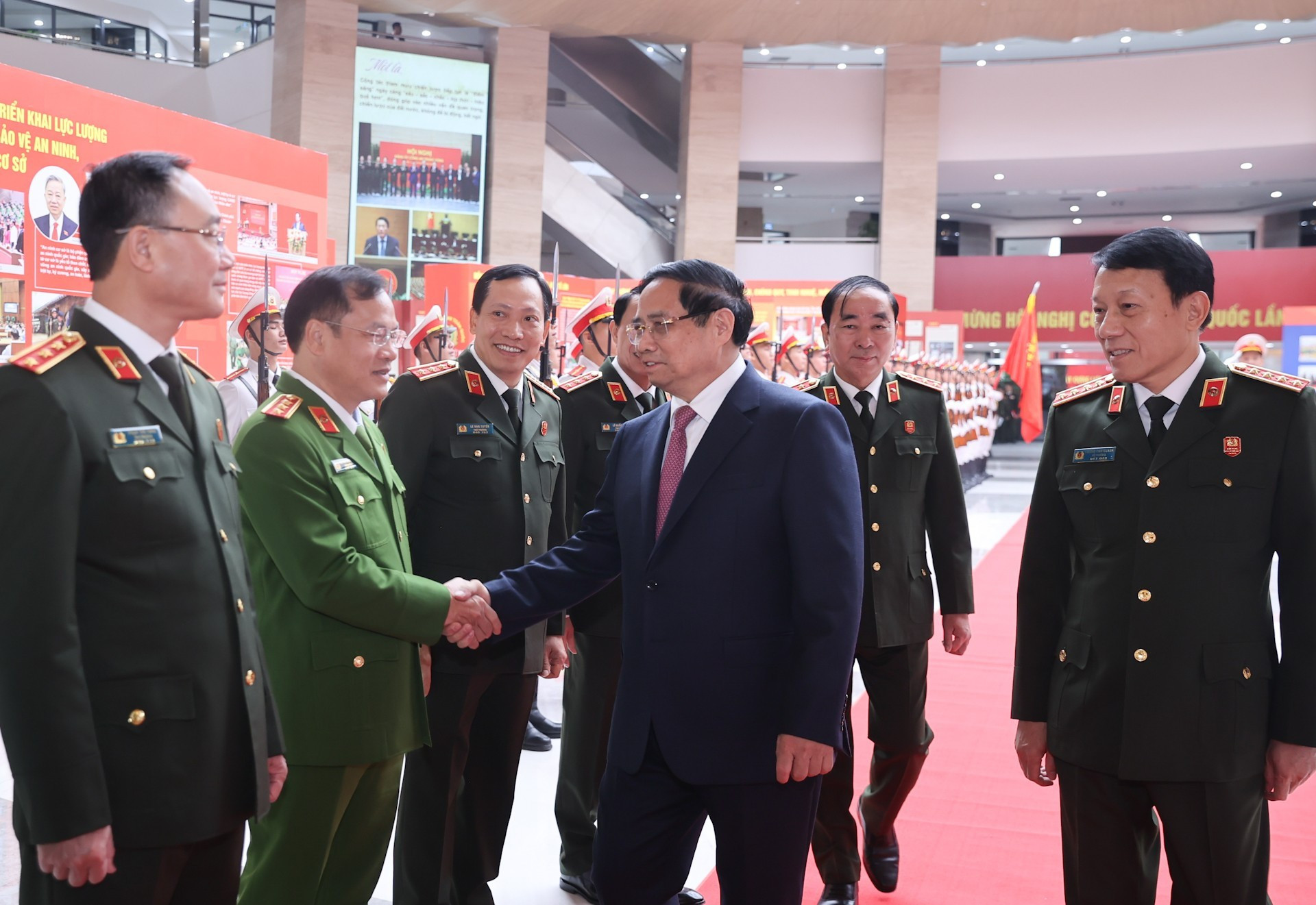 [Foto] Premier vietnamita asiste a Conferencia Nacional de Seguridad Pública