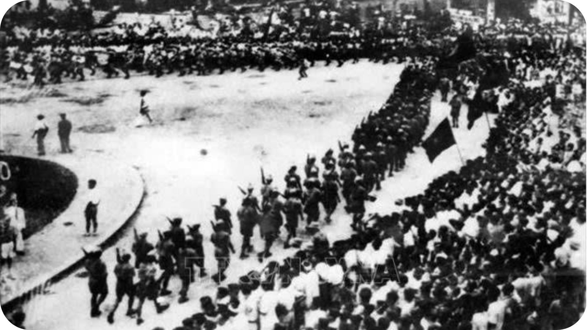 El 28 de agosto de 1945, el Ejército de Liberación del Viet Bac desfila en la Plaza de la Ópera de Hanói. (Foto: Nguyen Ba Khoan/VNA) El 28 de agosto de 1945, el Ejército de Liberación del Viet Bac desfila en la Plaza de la Ópera de Hanói. (Foto: Nguyen Ba Khoan/VNA)