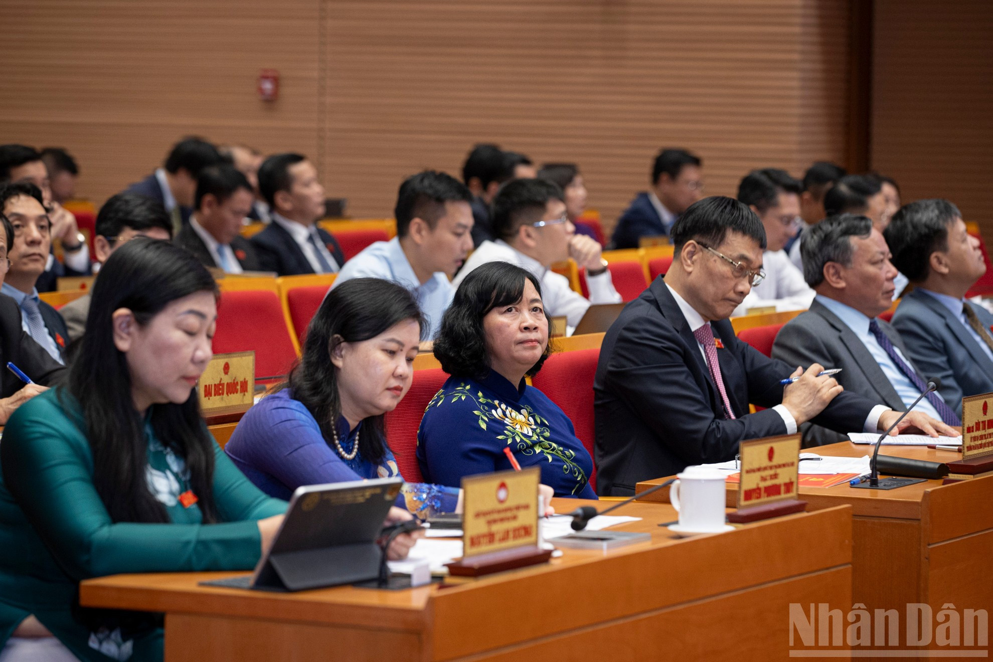 La sesión inaugural del evento cuenta con la presencia de Bui Thi Minh Hoai, miembro del Buró Político del Comité Central del Partido Comunista de Vietnam, secretaria del Comité del Partido en Hanói y jefa de la delegación parlamentaria de esa capital, y Vu Hong Thanh, miembro del Comité Central del Partido y vicepresidente de la Asamblea Nacional de Vietnam. La sesión inaugural del evento cuenta con la presencia de Bui Thi Minh Hoai, miembro del Buró Político del Comité Central del Partido Comunista de Vietnam, secretaria del Comité del Partido en Hanói y jefa de la delegación parlamentaria de esa capital, y Vu Hong Thanh, miembro del Comité Central del Partido y vicepresidente de la Asamblea Nacional de Vietnam.
