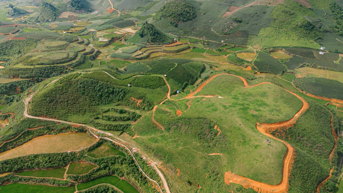 A principios de septiembre los arrozales escalonados comienzan a madurar. Suoi Bon es así ideal para “cazar” nubes, acampar y contemplar la denominada “temporada dorada” del arroz.