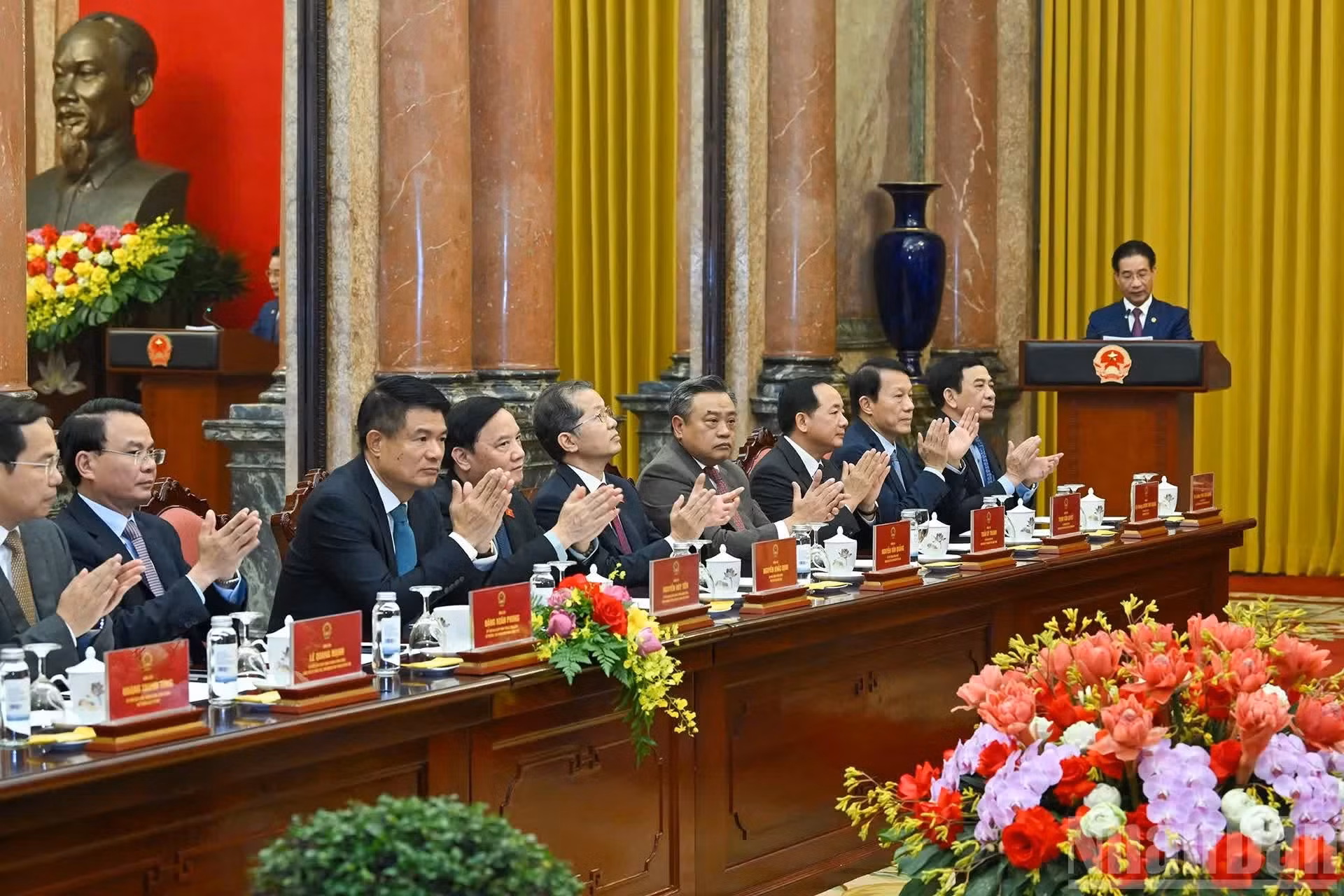 Dirigentes del Partido y del Estado en la ceremonia.