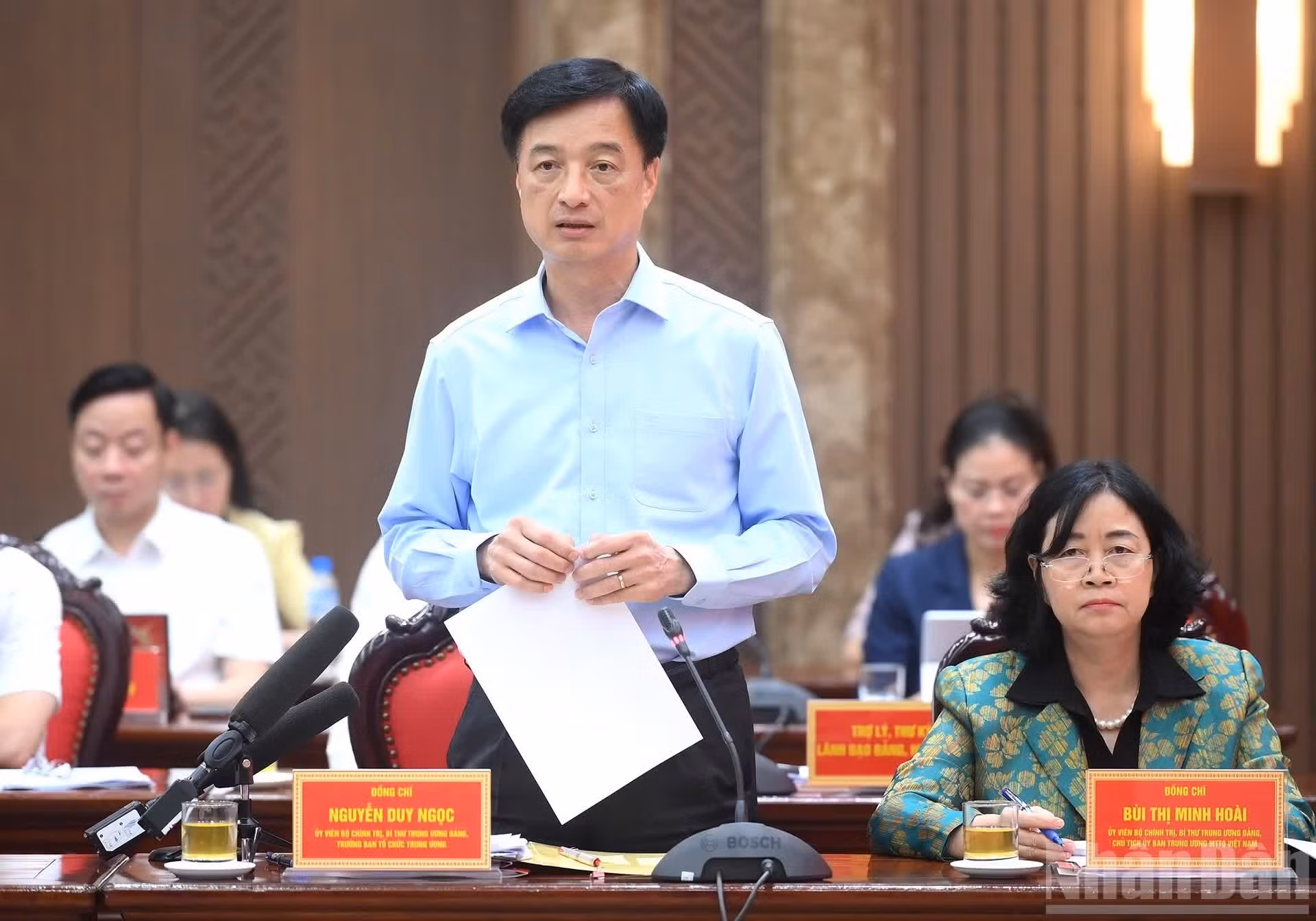 Nguyen Duy Ngoc, miembro del Buró Político del Comité Central del PCV, secretario del Comité Central del PCV y jefe de su Comisión de Organización, toma la palabra.