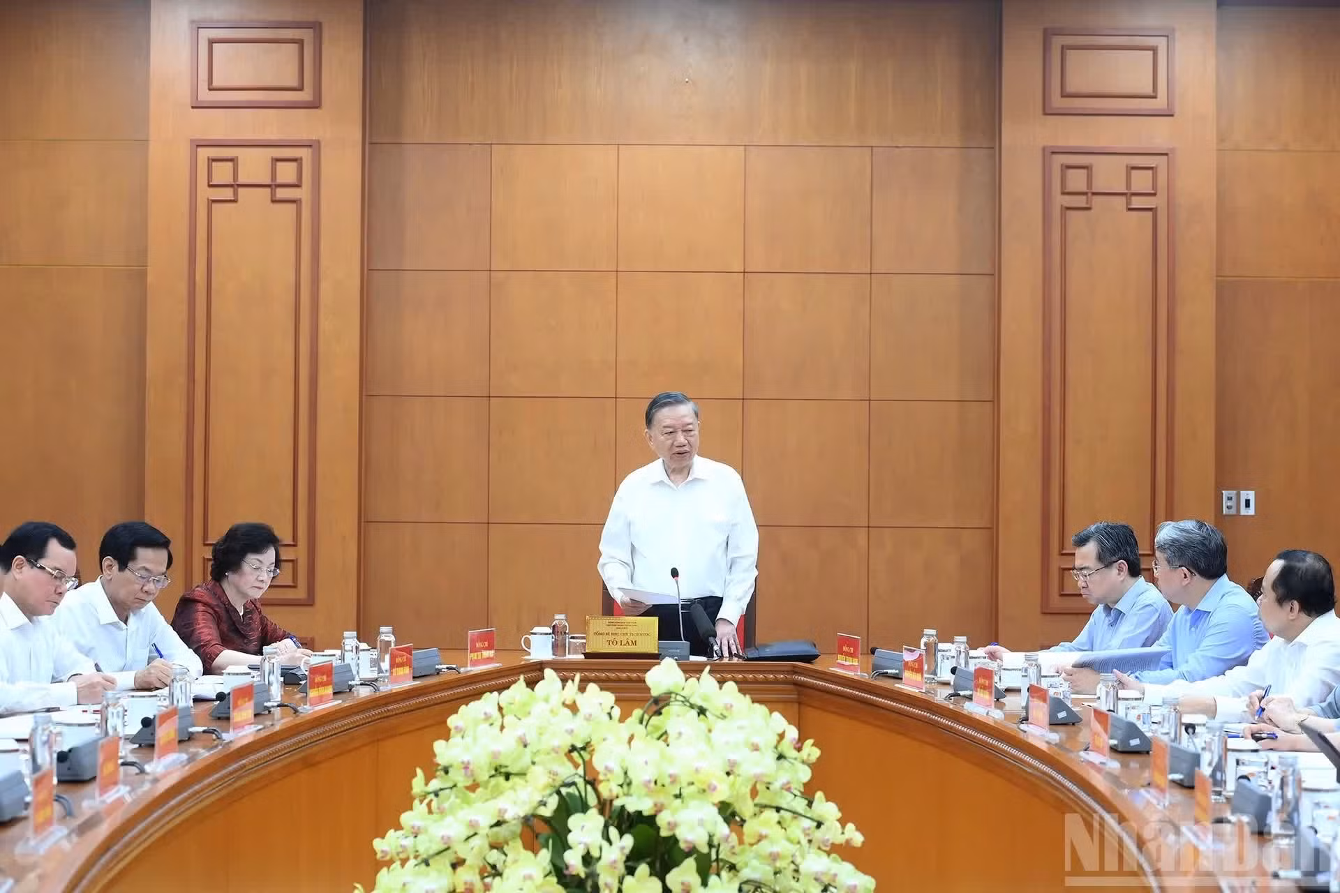 El secretario general del Partido Comunista y presidente de Vietnam, To Lam, se reúne con representantes del sector de la función pública y el servicio civil.