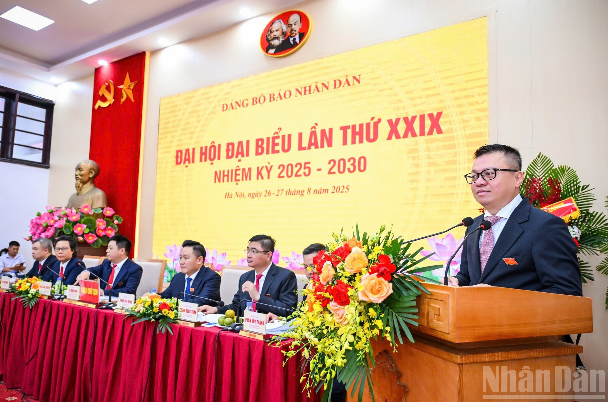 El compañero Le Quoc Minh da palabras de clausura.