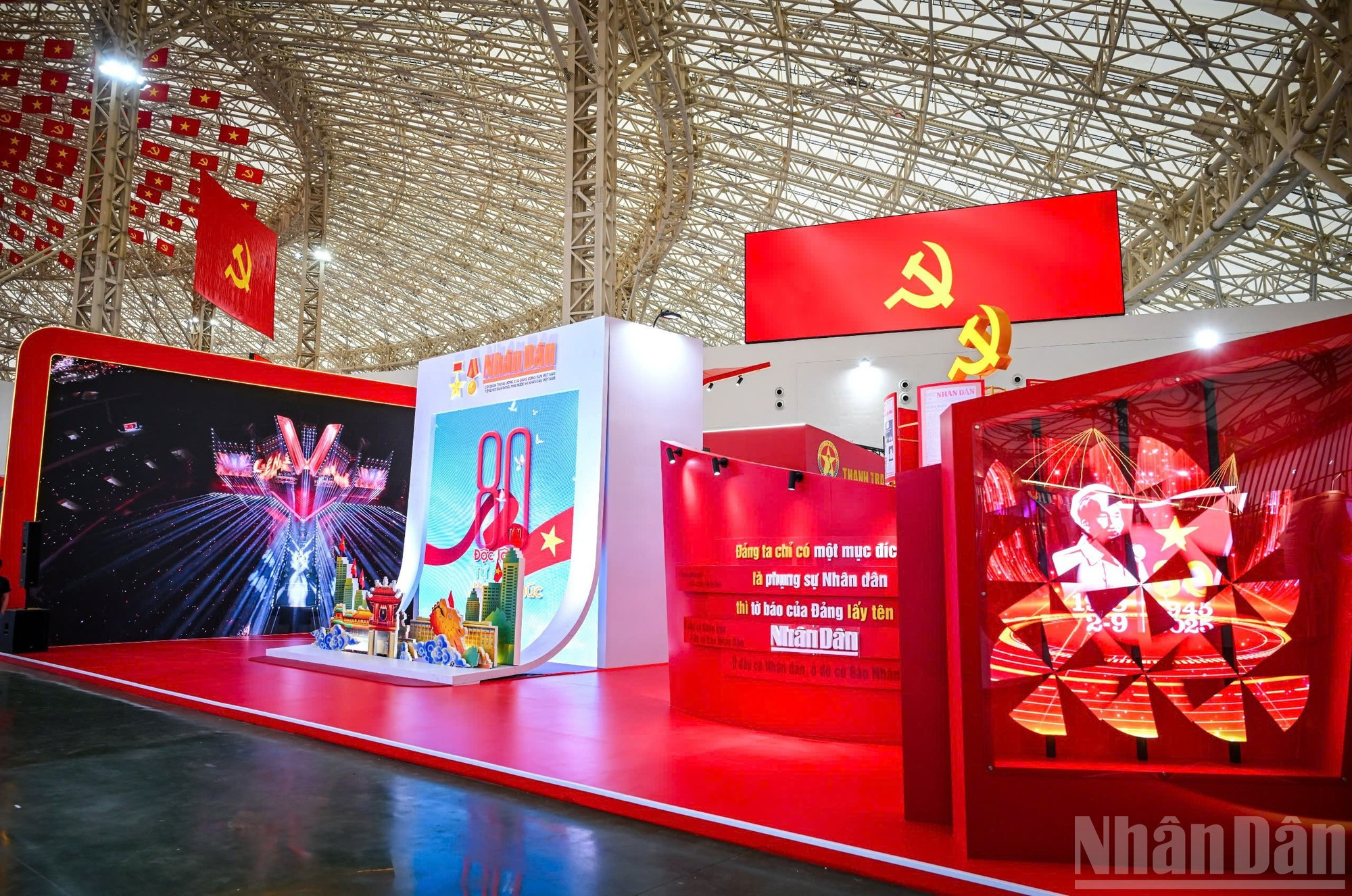 Allí se encuentra la explicación del Tío Ho sobre el nombre del rotativo: “Nuestro Partido tiene un solo propósito, el de servir al pueblo, por eso, el periódico del Partido debe llamarse Nhan Dan”.