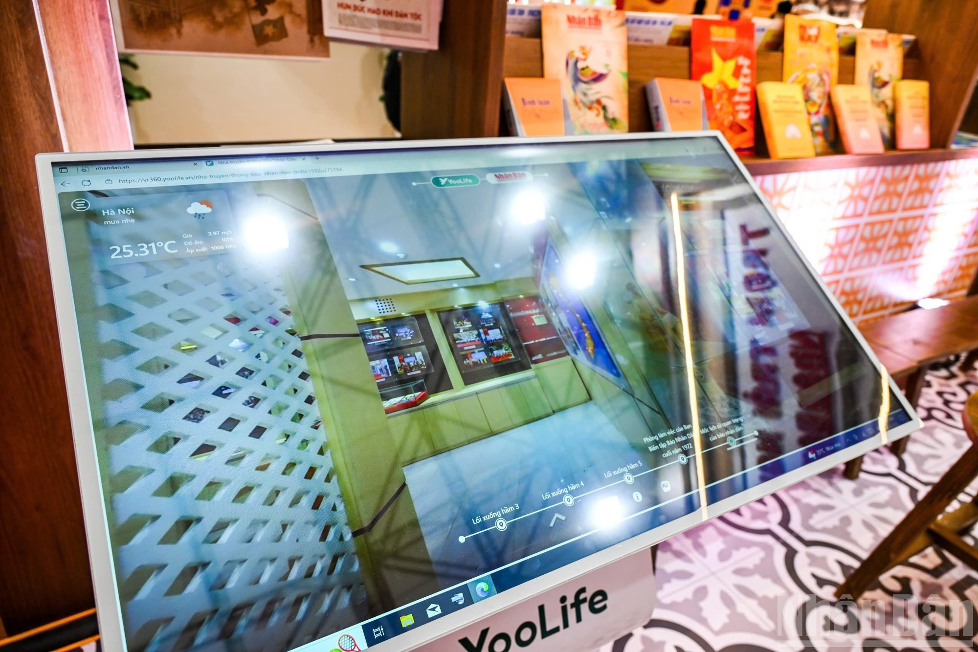 En esa zona los visitantes también pueden recorrer una versión virtual de la Sala Memorial del periódico, ubicada en su sede en el barrio hanoyense de Hoan Kiem.