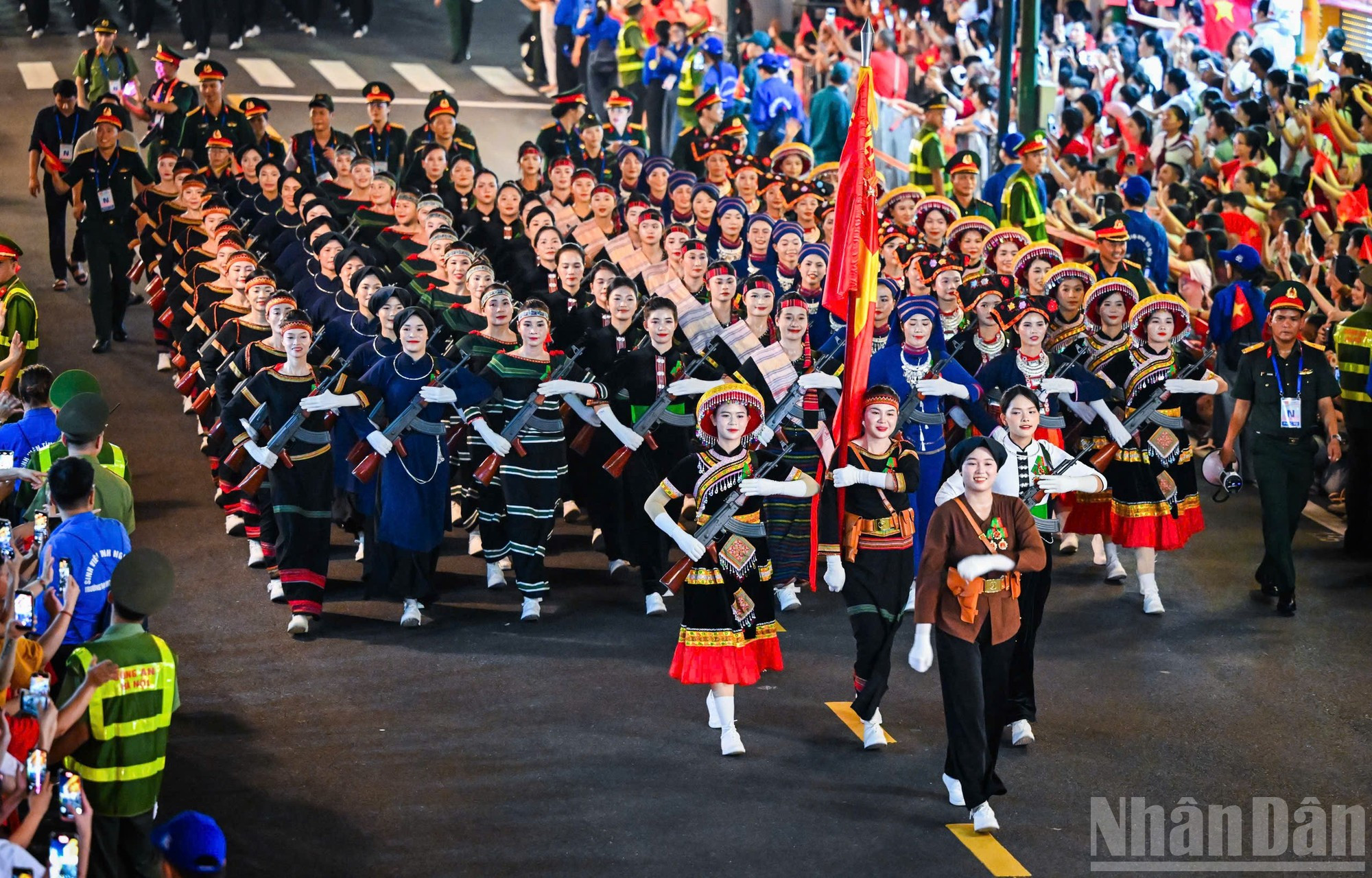 El bloque de milicianas de las etnias vietnamitas.